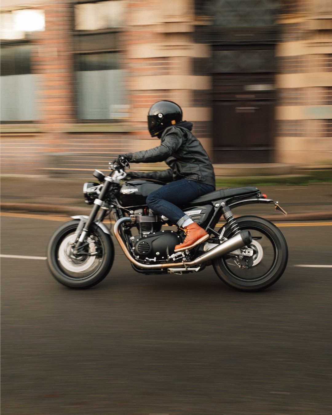 Vorschaubild für Post - Sieht casual aus, schützt bei jeder Fahrt: Unsere Motorrad-Jeans mit D3O®-Protektoren machen deinen klassischen Look perfekt. 
Entdecke unsere Auswahl jetzt im Showroom!

#triumph #triumphmotorcycles