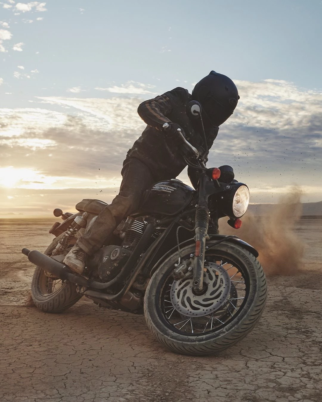 Vorschaubild für Post - Die neue Bonneville T120 kann jetzt A2-tauglich umgerüstet werden!

Damit kommst du auch mit dem A2-Führerschein in den Genuss eines echten Klassikers. 

Sprich uns gerne darauf an!
#triumph #triumphmotorcycles #bonneville