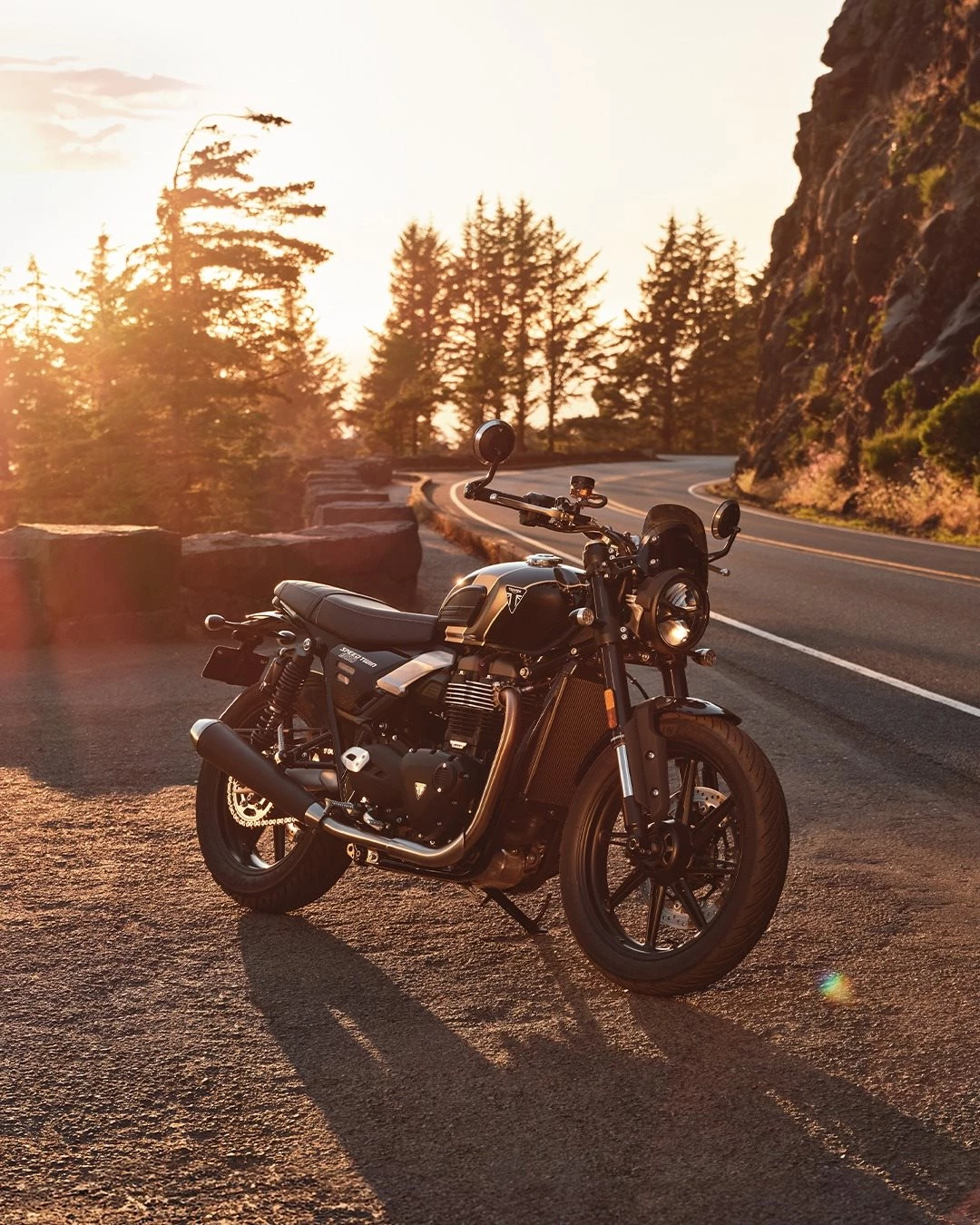 Vorschaubild für Post - Formschöner Tank, hochwertige Finishes - die Speed Twin 900 bringt britischen Klassiker-Vibe und modernen Style perfekt zusammen.

Lust auf eine Probefahrt? 
#triumph #triumphmotorcycles #speedtwin900