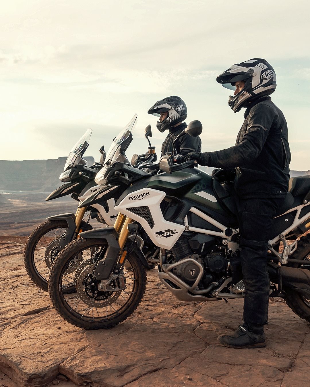 Vorschaubild für Post - Die Tiger 1200 gibt's jetzt mit satten 2.000 € Kundenvorteil* - doch welche passt besser zu dir?

 🏔️Dich zieht's immer dorthin, wo der Asphalt endet? Schotter und felsige Wege machen dir erst recht Spaß?
➡️ Tiger 1200 Rally-Modelle

🛣️ Endlose Passstraßen, weite Kurven und ausgedehnte Touren sind genau dein Ding?
➡️ Tiger 1200 GT-Modelle

Wir beraten dich gern, komm vorbei!

*Angebotsdetails siehe Webseite, gültig bis 31.12.2026
#triumph #triumphmotorcycles #tiger1200