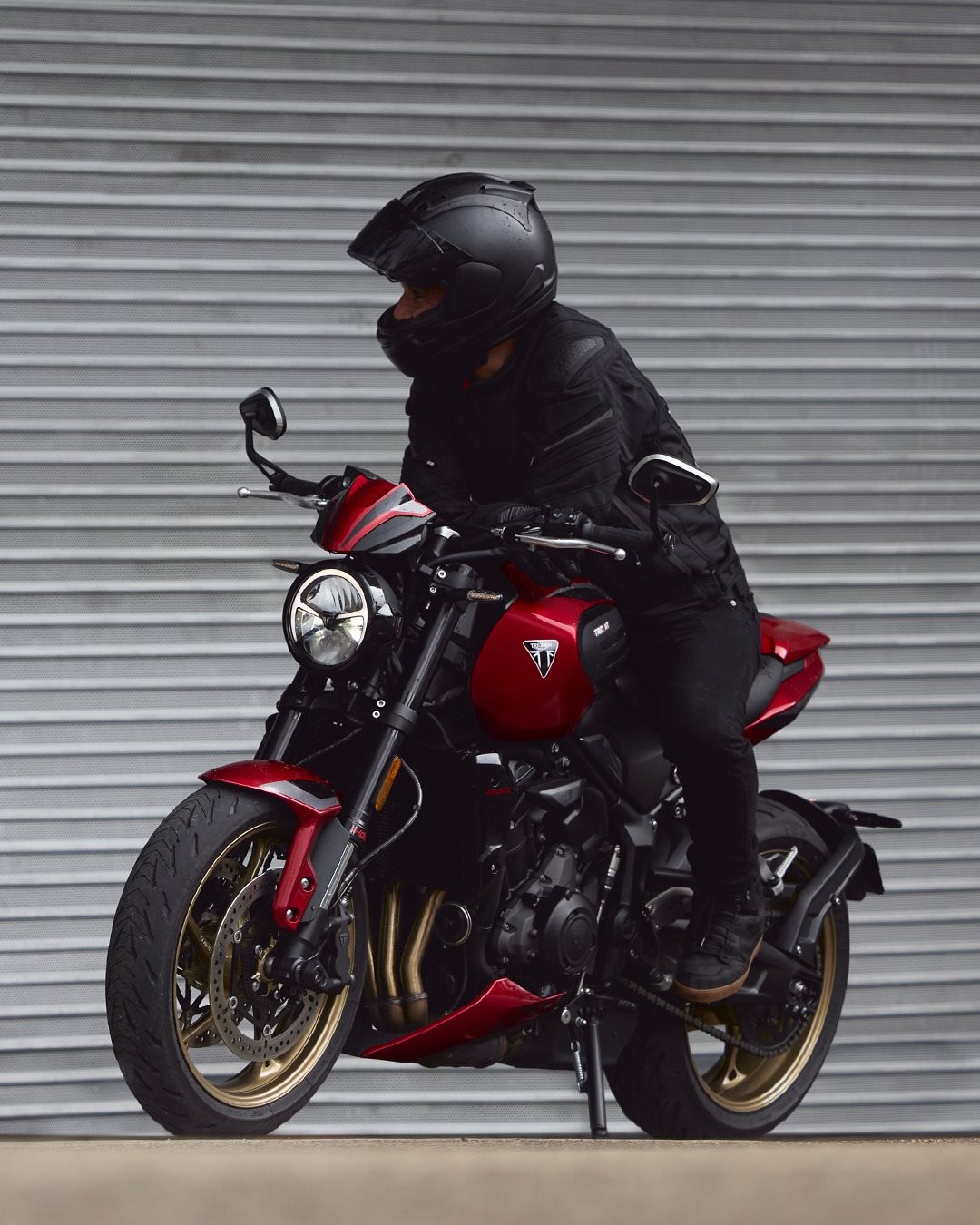 Vorschaubild für Post - Alles Wichtige - nichts Überflüssiges. 🔥
Die Trident 800 ist perfekt für alle, die auf der Suche nach einem puristischen, aber zugleich modernen Fahrerlebnis sind.

Erlebe sie jetzt live in unserem Showroom!
#triumph #triumphmotorcycles #trident800