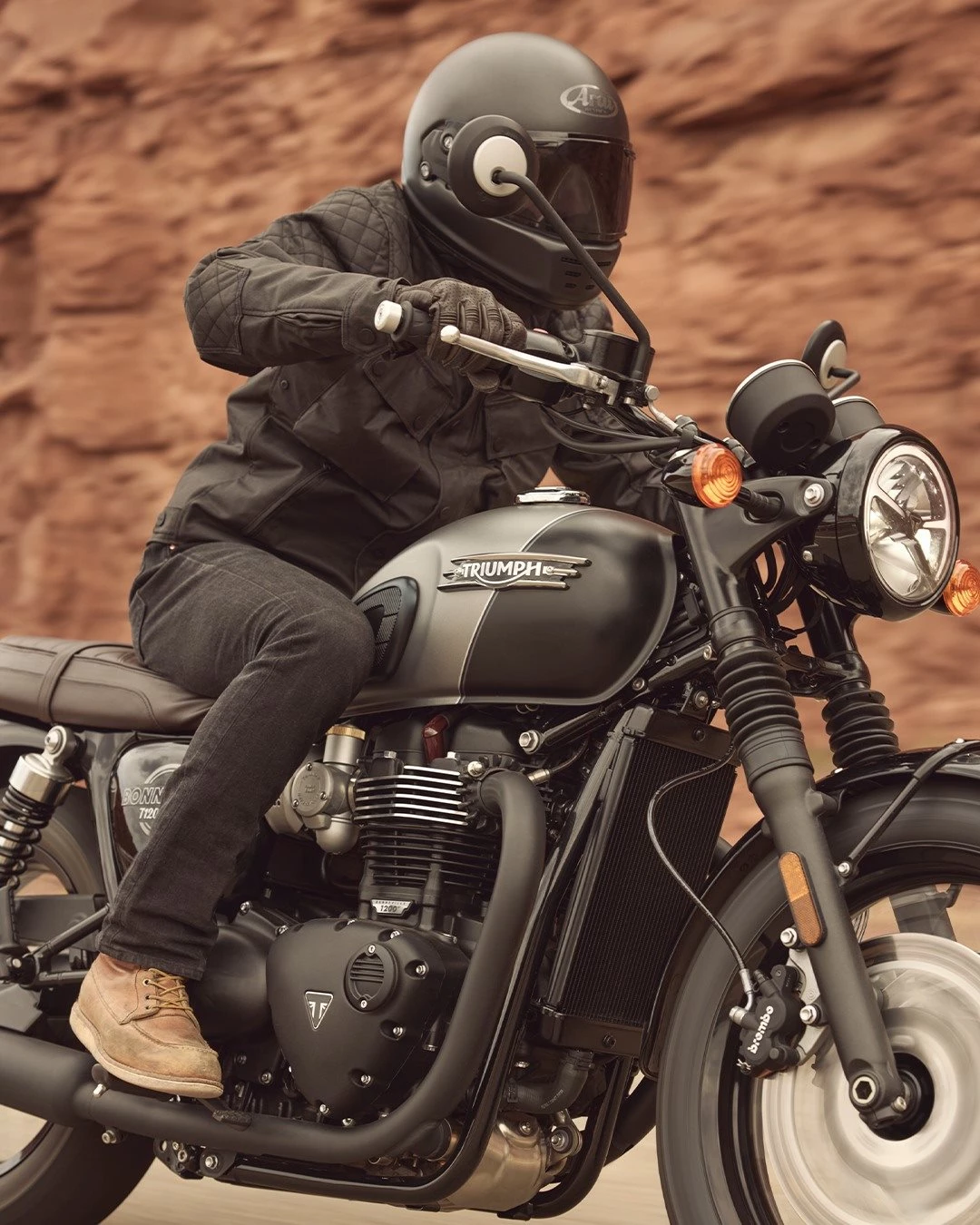 Vorschaubild für Post - Unsere Bonneville-Beauty, ganz in schwarz. 🖤
In der T120 Black wurden die besten Materialien und ein exquisites Finish verarbeitet.
Entdecke sie jetzt in unserem Showroom!

#triumph #triumphmotorcycles #bonneville #t120