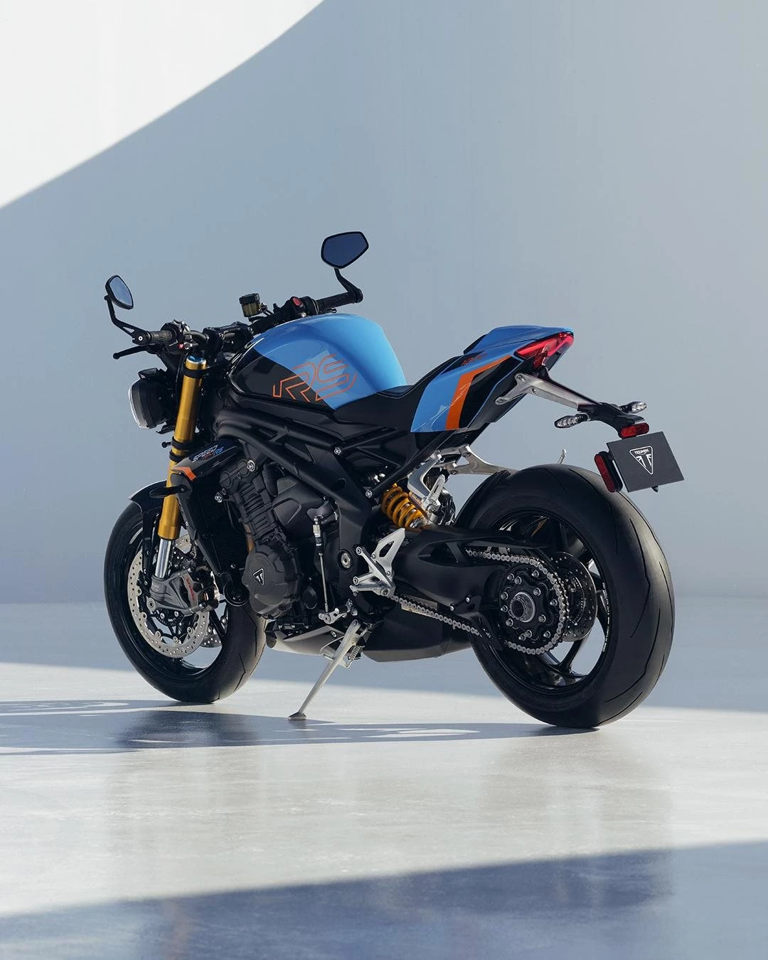 Vorschaubild für Post - Ab sofort könnt ihr unsere beliebtesten Bikes in neuen Farben bestellen!
⁣Welche gefällt euch am besten?

💙 Speed Triple 1200 RS: Jet Black / Maui Blue⁣
🩶 Rocket 3 R Storm: Ironstone / Storm Grey und Sapphire Black / Graphite⁣
🖤 Rocket 3 GT Storm: Mineral Grey / Diablo Red und Base Marine / Sapphire Black⁣
💚 Scrambler 400 X: Matt Pewter Grey / Matt Khaki Green⁣
♥️ Speed 400: Racing Red / Pewter Grey⁣
🖤 Tiger Sport 800: Sapphire Black / Graphite⁣
⁣
#triumph #triumphmotorcycles