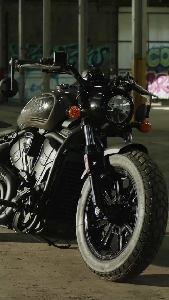 Vorschaubild für Post - Keine Spielereien. Nur die Maschine.
Die Scout Bobber kombiniert einen reaktionsfreudigen, flüssigkeitsgekühlten V-Twin-Motor von 105 PS mit leichtem Handling und einer niedrigen Sitzposition. Das Ergebnis ist ein Fahrerlebnis, das sowohl in der Stadt als auch auf der Landstraße überzeugt.

#indianmotorcycle