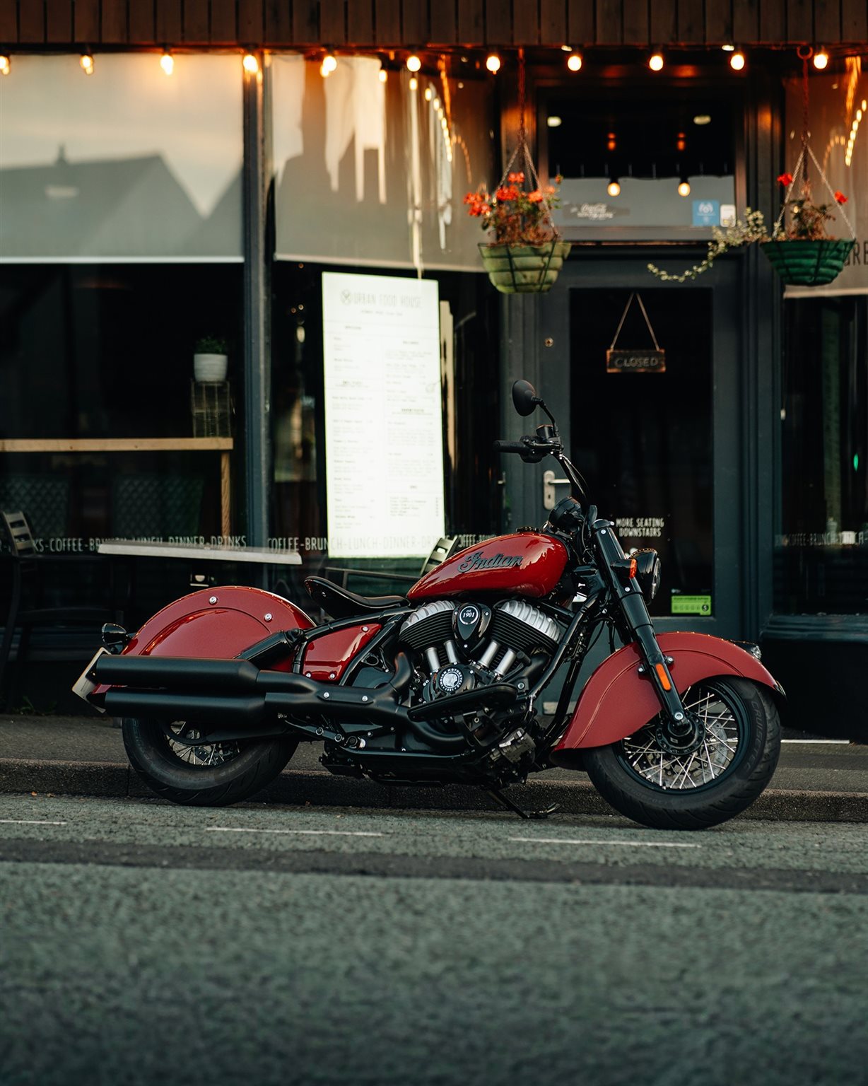 Vorschaubild für Post - Für alle Fahrer, die sich nach zeitlosem Design und einer authentischen Verbindung zur Straße sehnen. Die neue Chief Vintage lässt die Coolness der Indian Chief aus den 1940er Jahren wieder aufleben.

Foto: IG motorcycle_tom

#indianmotorcycle