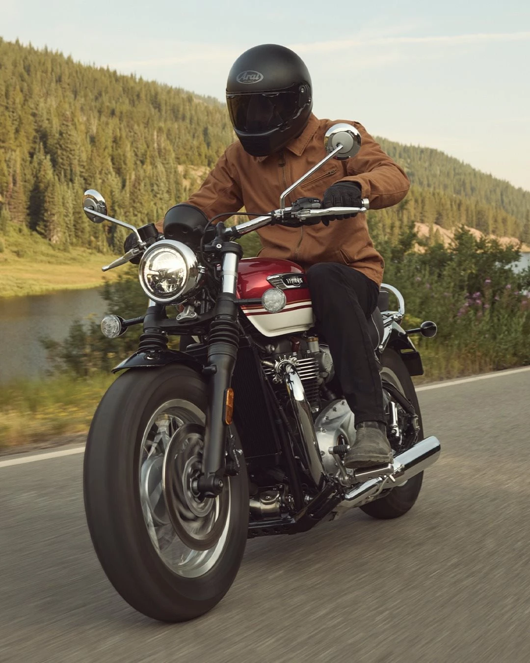 Vorschaubild für Post - Die Speedmaster bringt dich nicht einfach nur vorwärts - dieses Motorrad bewegt die Seele. 👌

2026 kehrt diese lässige Bonnie neu zurück, du kannst sie bereits jetzt bei uns vorbestellen!
#triumph #triumphmotorcycles #fortheride #bonneville #speedmaster