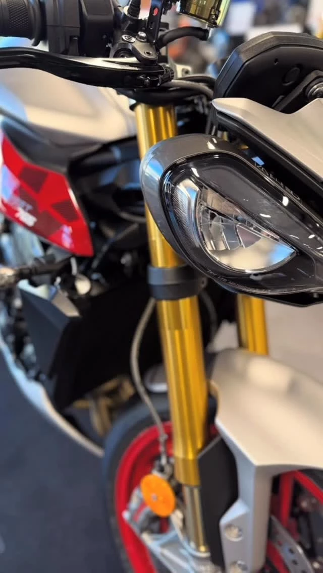 Vorschaubild für Post - Neue Street Triple RX