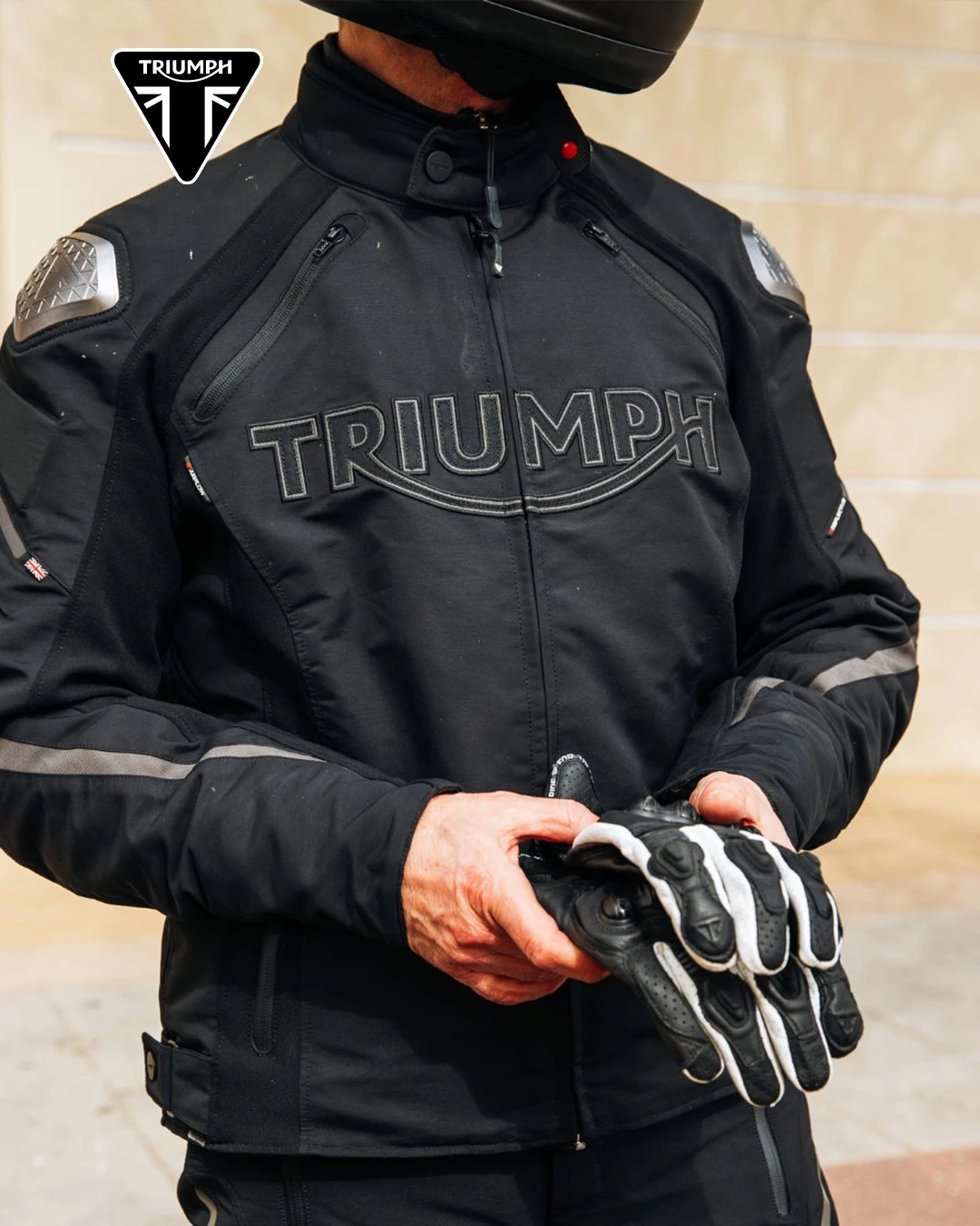 Vorschaubild für Post - Wann beginnt die Saison bei dir? 

Hast du einen Countdown eingerichtet?

Mit der Roadster Triple Tritech Jacke bist du auch jetzt schon super angezogen.

#triumphmotorcycle #bikerlife #triumphdeutschland #triumphkleidung