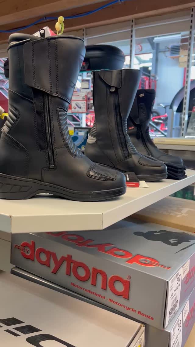 Vorschaubild für Post - 🥾 Trittsicher unterwegs – bei jedem Ride! 🏍️
Auf über 750 m² findest du eine riesige Auswahl darunter auch Motorradstiefel & -schuhe für jeden Fahrstil und jedes Wetter!

🔹 Sportliche Rennstiefel
🔹 Tourenstiefel & wasserdichte Allrounder
🔹 Motorrad-Sneaker im Casual-Look
🔹 Damen- & Herrenmodelle in vielen Größen
🔹 Hoher Schutz, top Komfort, starker Style

✨ Markenqualität & persönliche Beratung inklusive – probier dich durch & finde deinen perfekten Schuh!

📍 Bikerzentrum BERENTELG  Meppener Str.22 | 49716 Meppen

👉 Sicher. Stylisch. Startklar.

#motorradstiefel  #750qmAuswahl #Motorradbekleidung #RideSafe #ZweiradStyle #Motorradmode #MotorradTour #RidePrepared #ZweiradAbenteuer #meppen #BikerStyle #RideReady #bikedaily #bikerzentrumberentelg #onroad #biker #Motorradliebe #BikerLife