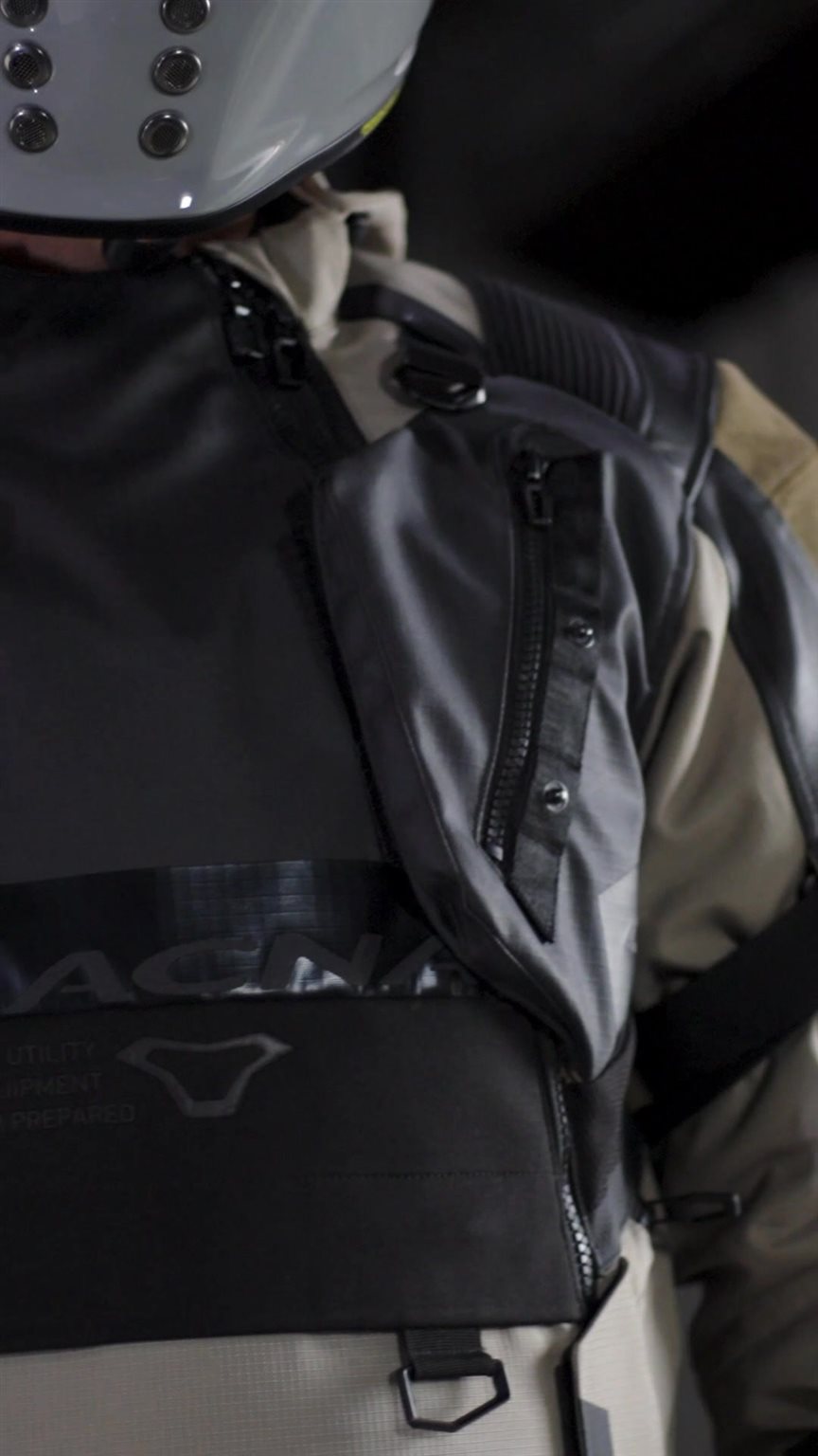 Vorschaubild für Post - 🧥 TRYTON von MACNA – Deine Jacke für jedes Abenteuer! 🧥

Robust. Wasserdicht. Vielseitig. Die Tryton Jacke von MACNA ist dein perfekter Begleiter – ob für den täglichen Weg zur Arbeit oder die große Motorradtour am Wochenende.

✅ Laminierter Aufbau – 100 % wasserdicht
✅ Herausnehmbares Thermofutter – bereit für jede Jahreszeit
✅ Air-Vent-System – für optimale Belüftung an warmen Tagen
✅ CE-Protektoren – Sicherheit, auf die du dich verlassen kannst
✅ Stylishes, urbanes Design – auch abseits des Bikes ein Hingucker

🎯 Perfekte Kombination aus Funktionalität, Komfort und Style.

Jetzt bei uns im Shop – probier sie an und überzeug dich selbst!
📍 Bikerzentrum BERENTELG | Meppener Str. 22 | 49762 Meppen

#Macna #TrytonJacke #Motorradjacke #BikerStyle #RideSafe #AdventureReady #motorradbekleidung #instabike #meppen #rentbike #testride #rentabike #berentelg #bikedaily #biker #bikerzentrumberentelg #bikelove #onroad