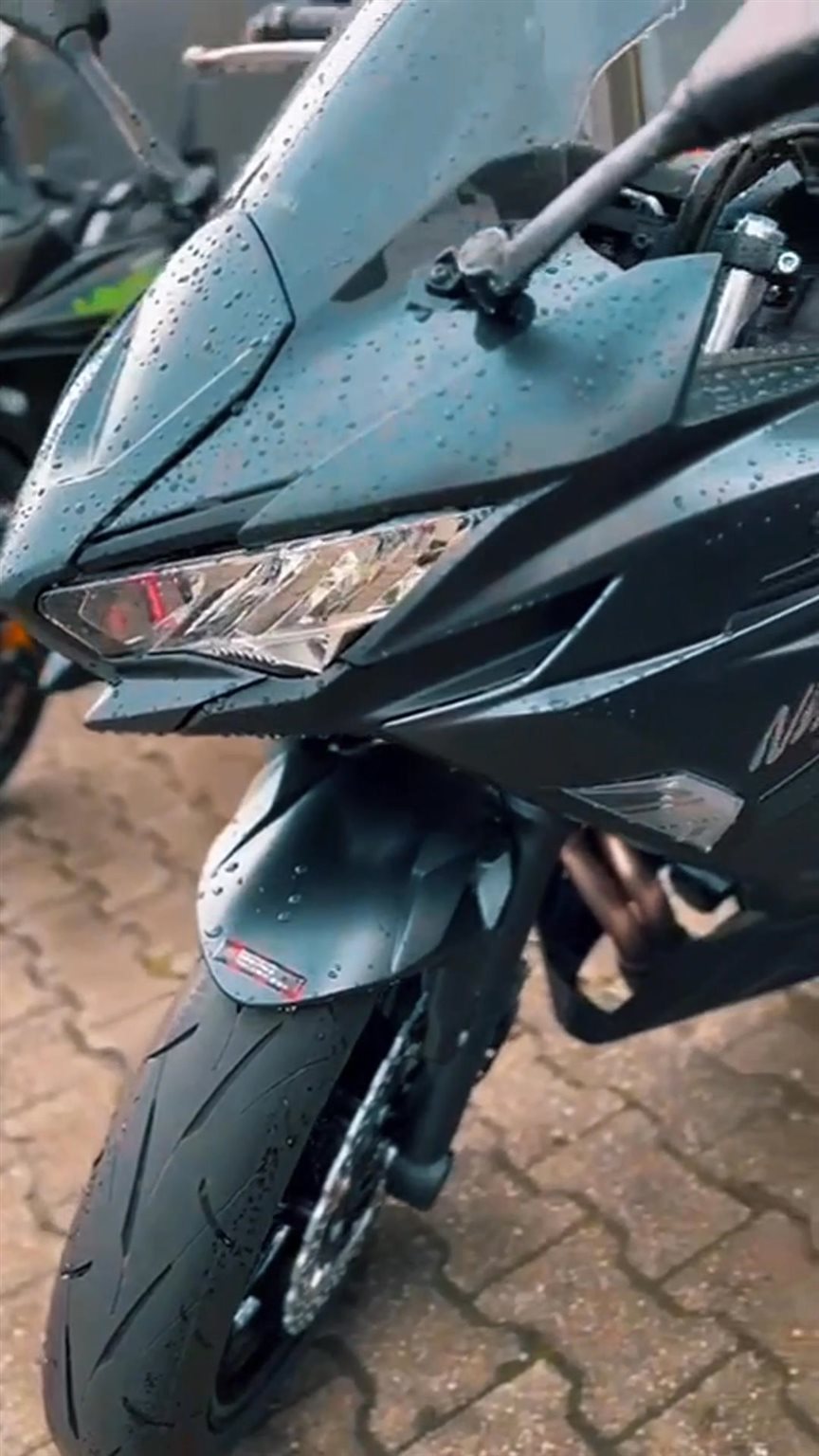 Vorschaubild für Post - 💚 Power trifft Style: Die Kawasaki Ninja 650! 🏍️

Du willst sportlich unterwegs sein – aber flexibel bleiben?
Kein Problem!

👉 Jetzt bei uns im Verleih ODER direkt zum Verkauf!

Ob Probefahrt, Wochenendtour oder gleich als neues Bike in deiner Garage – die Ninja 650 wartet auf dich!

📍 Nur im Bikerzentrum Berentelg in Meppen | Meppener Str.22 | 49716 Meppen

#KawasakiNinja650 #Motorradverleih #Motorradverkauf #Berentelg #Meppen #RideGreen #KawasakiPower #bikerlife #instabike #rentbike #testride #rentabike #bikedaily #biker #bikerzentrumberentelg #bikelove #onroad