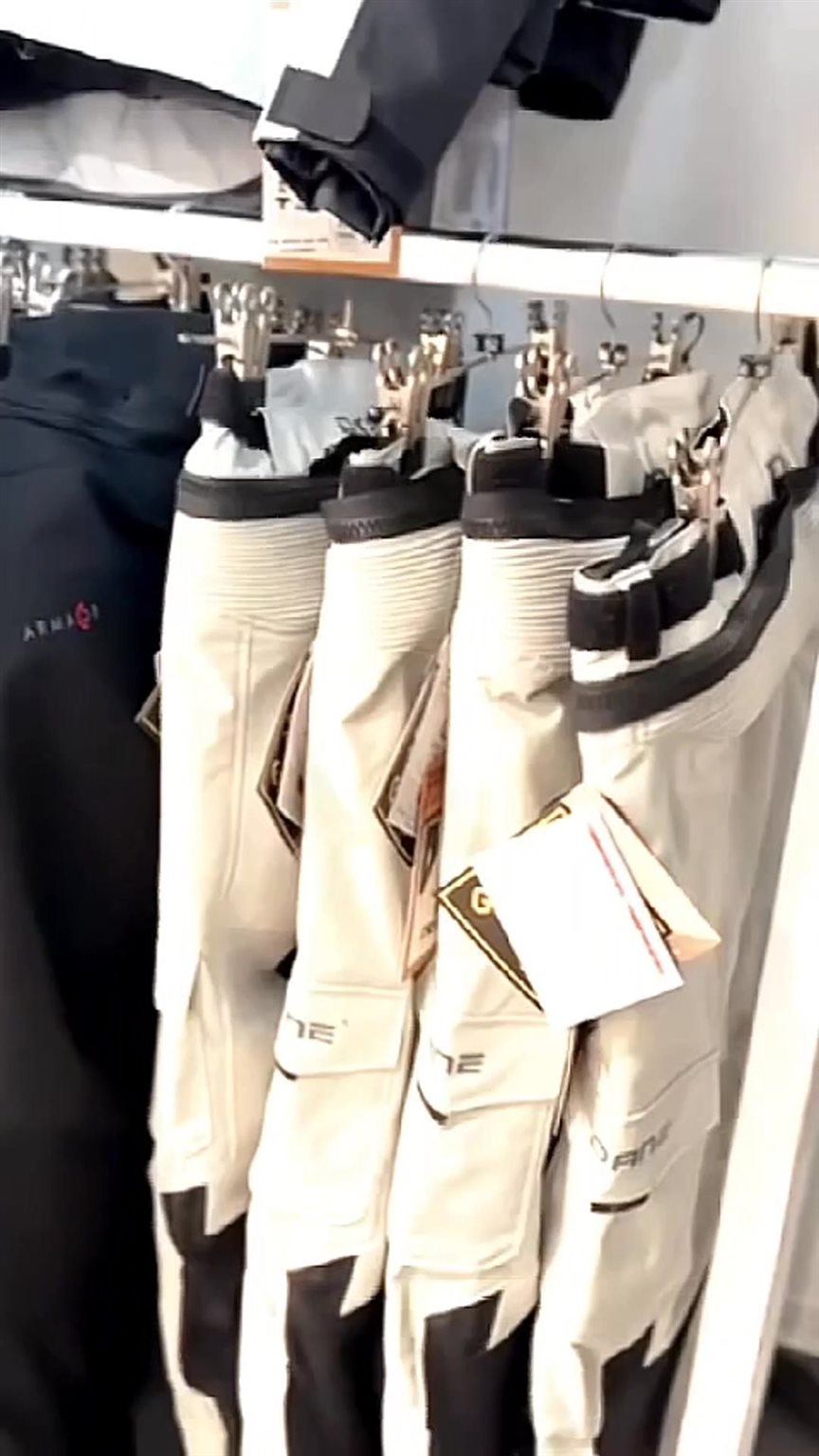 Vorschaubild für Post - 🌧️🌞 Egal bei welchem Wetter – mit DANE fährst du richtig!
Hochwertige Motorradbekleidung von DANE steht für:
✔️ Top-Sicherheit
✔️ Skandinavisches Design
✔️ Absolut tourentauglich

Ob Kurztrip oder Abenteuerreise – DANE schützt dich. Immer.
👉 Jetzt entdecken im Bikerzentrum Berentelg in Meppen!
#DANE #Motorradbekleidung #Bikergear #Berentelg #Meppen #Tourentauglich #RideSafe #bikerstyle #instabike #bikedaily #bikerzentrumberentelg #biker #bikelove #onroad