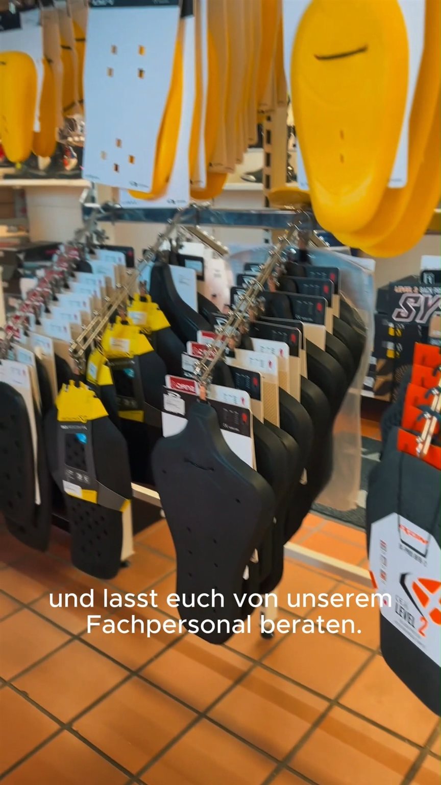 Vorschaubild für Post - 🔥 Produkt-Highlight im Bikerzentrum Berentelg: Lederjacken & Protektoren! 🔥

Schon ab 30 km/h kann ein Sturz ohne Schutzkleidung richtig gefährlich werden.
👉 Mit der richtigen Motorradbekleidung bist du deutlich sicherer unterwegs – und sie sieht dazu noch verdammt gut aus 😎.

Unser Tipp: Lasst euch von unserem Fachpersonal beraten und findet die passende Ausrüstung für eure nächste Tour.

🧥 Lederjacken
🛡️ Protektoren
💯 Sicherheit & Style in einem

➡️ Kommt vorbei ins Bikerzentrum Berentelg in Meppen – wir rüsten euch perfekt aus!

#bikerzentrum #meppen #motorradbekleidung #lederjacke #protektoren #sicherunterwegs #berentelg #bikerzentrumberentelg #bikedaily #biker #bikelove #onroad #instabike