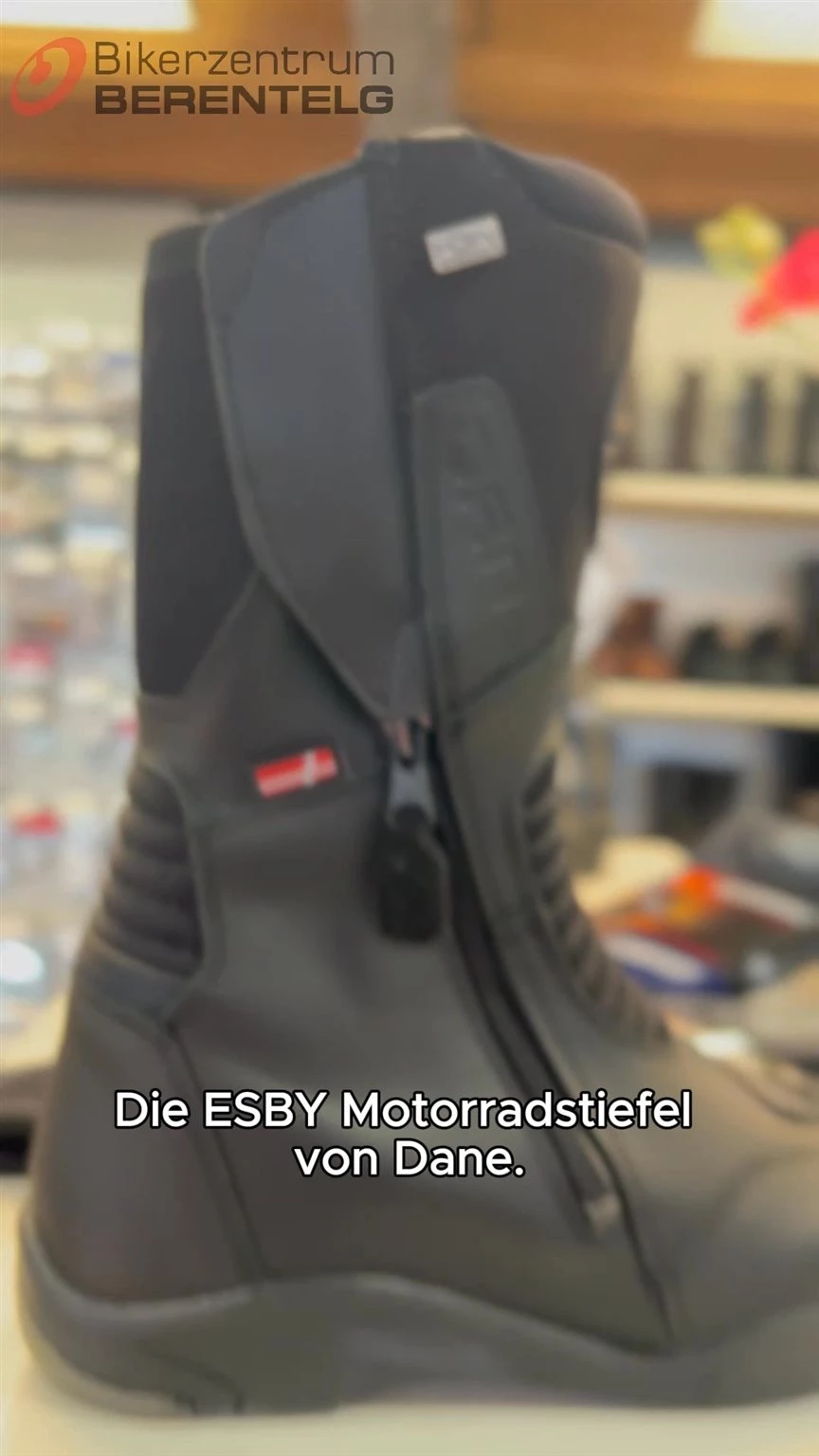Vorschaubild für Post - 👢 Die ESBY Motorradstiefel sind deine perfekten Begleiter für die kältere Jahreszeit:

✅ Wasserdicht & atmungsaktiv
✅ Einfaches An- und Ausziehen dank 2 Reißverschlüssen
✅ Mit HDry®-Technologie – absolut dicht, kein Wasser hat eine Chance

Gerade in der Herbst- und Winterzeit ist gutes Schuhwerk besonders wichtig.
👉 Und das Beste: Diesen Freitag & Samstag bei uns mit im Sale!

#DANE #sicherheitgehtvor #750qmbikerparadies #berentelg #bikerzentrumberentelg #meppen #bikelove #onroad #biker #bikedaily #instabike