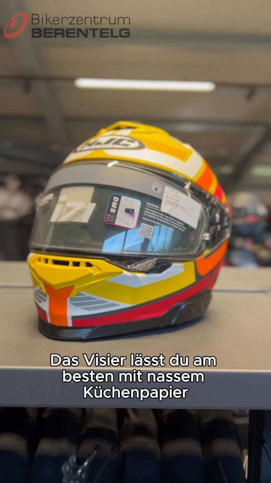 Vorschaubild für Post - 🛞 Tipp des Tages: Richtig lagern! 🛞

Mach deine Kombi direkt nach der Fahrt sauber – Fliegen und Schmutz trocknen sonst ein und schädigen das Leder.

✅ Häng sie sofort auf den Bügel – reinigen geht so viel leichter.
🚿 In der Dusche bekommst du sie am einfachsten sauber.
❌ Niemals zusammenfalten – nutze eine Schutzhülle!
✨ Leder sparsam einfetten – Sattelfett ist eine günstige Alternative.
👀 Dein Visier? Einfach mit nassem Küchenpapier + etwas Spüli einweichen.

So bleibt deine Kombi lange fit – und du hast länger Spaß am Fahren! 🏍️

#pflegetipps #tippdestages #berentelg #bikerzentrumberentelg #meppen #onroad #bikelove #biker #bikedaily #motorrad #bikerlife #motorradbekleidung #saferoad #bikergram #instabike