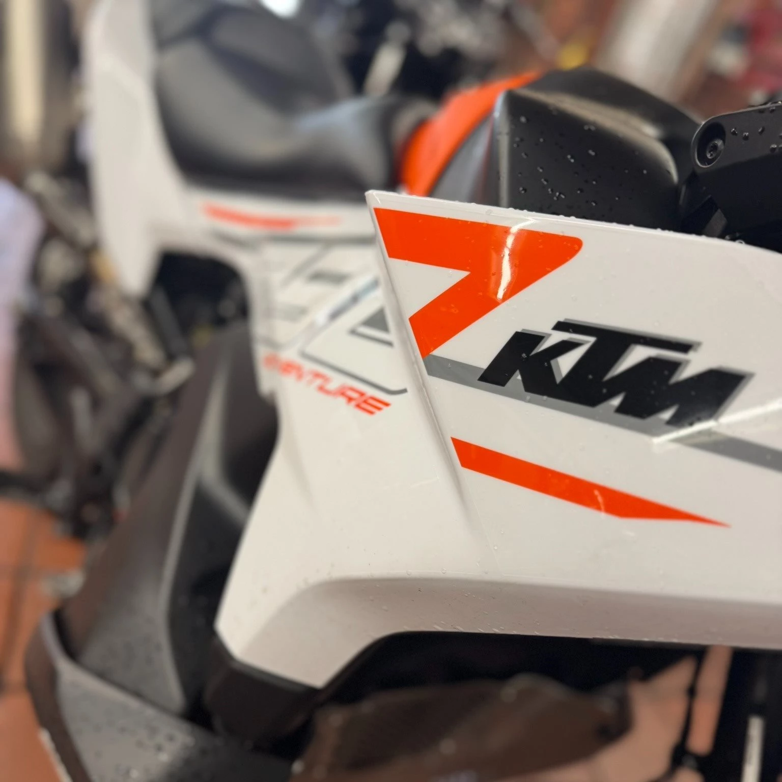 Vorschaubild für Post - Nicht jeder hat den Mut zur Farbe.
Wir schon. 🧡
.
.
.

KTM 790 Adventure 
#inkuerzeerhältlich 

– gebraucht, aber mit Haltung. 🏍️🌳
#MutZurFarbe #BikerzentrumBerentelg #AdventureReady #Motorradleidenschaft #readytorace #offroad