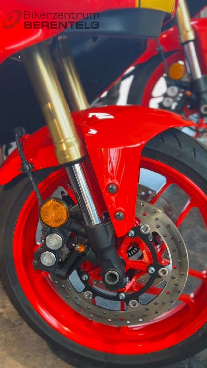 Vorschaubild für Post - Bikegalerie! 🏍️🔥
Heute zeigen wir euch zwei völlig unterschiedliche, aber gleichermaßen spannende Bikes:

KTM 790 Adventure – gemacht für große Touren & Gelände. Leicht, agil und bereit für Abenteuer. 🌍💨

Yamaha XSR900 GP – Retro-Racing-Look trifft moderne Power. Stilvoll, sportlich & absolut auffällig. ✨🏁

Zwei Bikes, zwei Welten — welches wäre deins? 😎👇

#ktm790adventure #yamahaXSR900GP #bikegalerie #motorradliebe #bikelife #bikerzentrumberentelg #berentelg #biker #emsland #bikergram #instabike