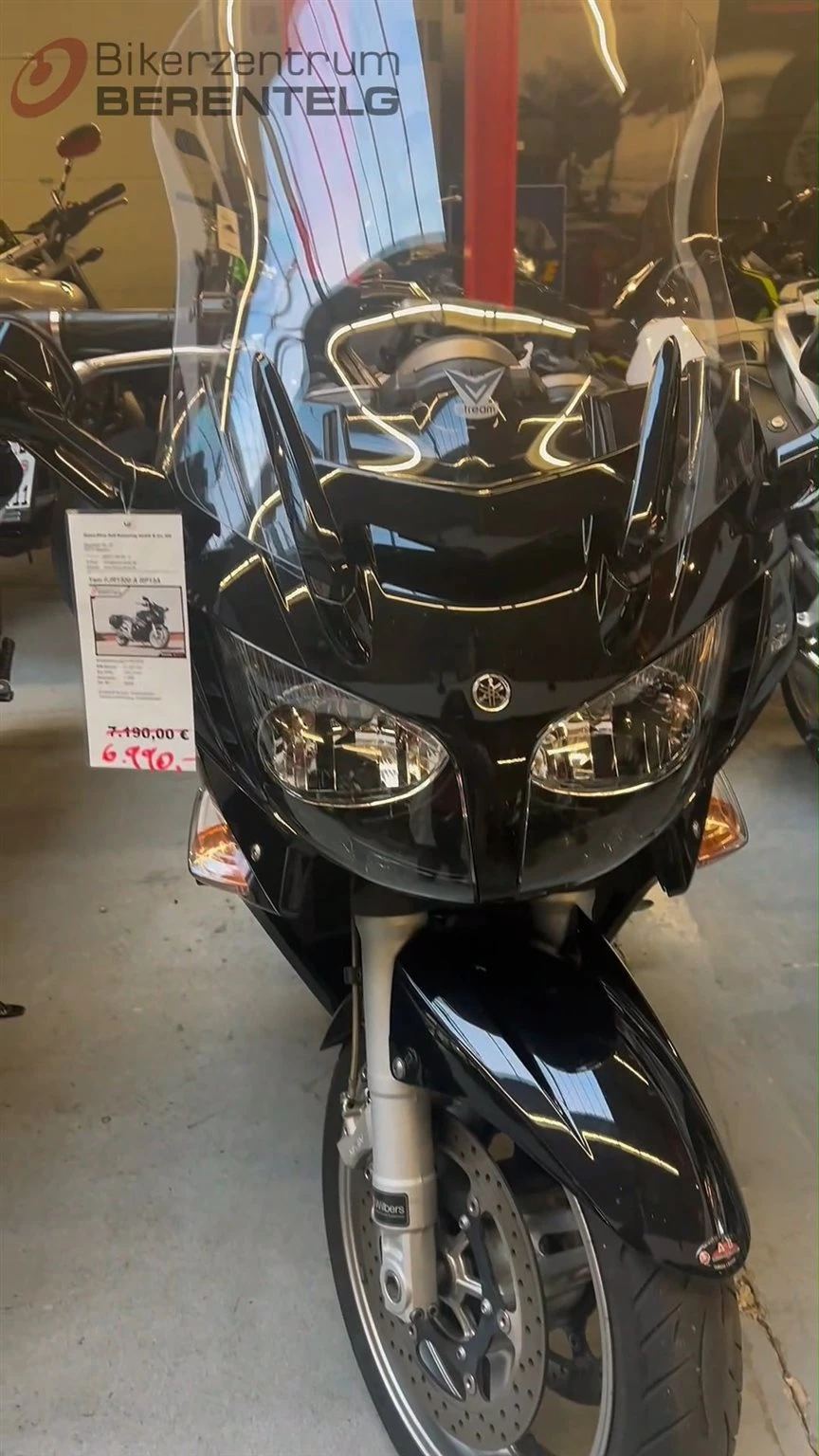 Vorschaubild für Post - Frischer Blick in unsere Bikegalerie! 🔥

Die Kawasaki ER-6N trifft auf die Yamaha FJR1300A – sportliche Agilität und tourentaugliche Power in einem Video.
Welcher Style passt zu dir?

 #bikerzentrumberentelg #onroad #bikelove #emsland #starkegebrauchte #bikergram #motorrad #instabike