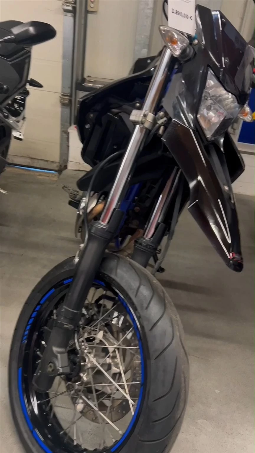 Vorschaubild für Post - Unsere Bike-Galerie: Zwei Bikes, zwei Charaktere 🏍️🔥

Yamaha WR 125 X
• 67.050 km
• 11 kW (15 PS)
• 125 ccm
• EZ 08/2014
Leicht, wendig und perfekt für Stadt & Alltag.

Honda CBR500R
• 11.080 km
• 35 kW (48 PS)
• 471 ccm
• EZ 07/2023
Sportlich, modern und ideal für A2-Fahrer.

Welche passt besser zu dir? 👀👇

#bikegalerie #bikerzentrumberentelg #starkegebrauchte #onroad #bikelove #biker #meppen #motorrad