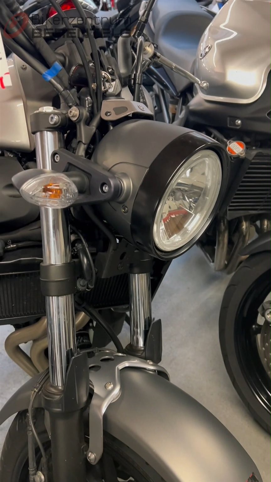 Vorschaubild für Post - Errate das Bike 👀

Nur 1.000 km, 55 kW (75 PS) aus 689 ccm, Erstzulassung 07/2019.
Ein agiles, leichtes Naked Bike einer japanischen Marke, das klassisches Retro-Design mit moderner Technik verbindet. Angetrieben von einem durchzugsstarken CP2-Motor – purer Fahrspaß garantiert.

👉 Hast du eine Idee, welches Bike es ist?

#erratedasbike #bikerzentrumberentelg #emsland #meppen #motorrad