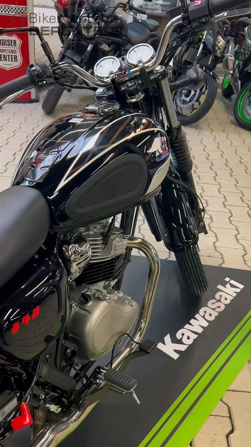 Vorschaubild für Post - Frisch eingetroffen: Die Meguro S1

Klassischer Look. Moderne Technik.
Entspannt fahren mit Charakter.

📍 Jetzt bei uns im Haus.
Anschauen. Probe sitzen. Genießen.

#kawasaki #bikerzentrumberentelg #kawasakimeguros1 #meguros1