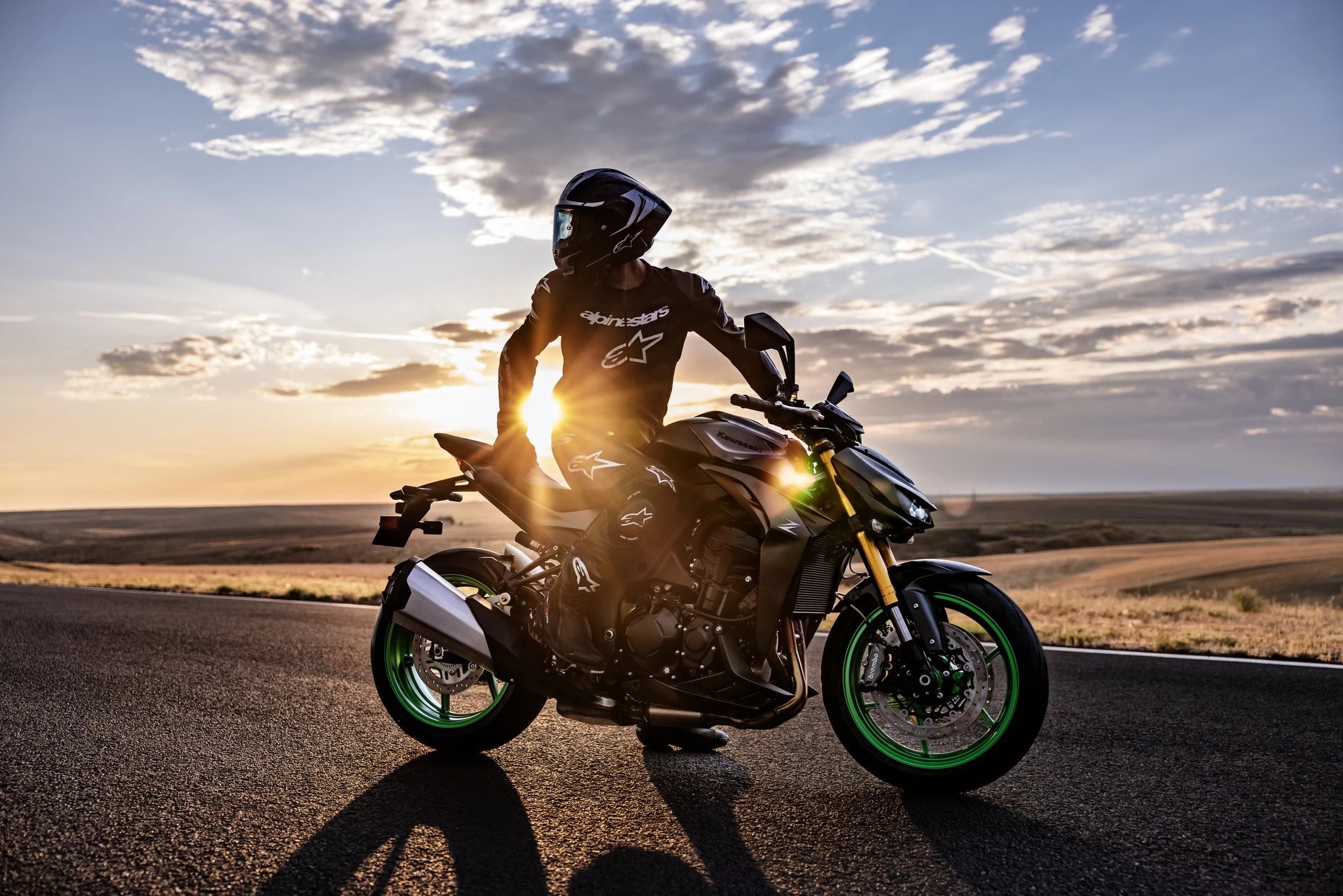 Vorschaubild für Post - 🟢 KAWASAKI Z1100 SE – JETZT BEI UNS

Draußen Schnee. Drinnen Leistung.
Während andere Motorräder im Winterschlaf sind, steht sie startklar im Showroom:
die Kawasaki Z1100 SE – Modelljahr 2026.

1100 ccm, massives Drehmoment, kompromisslose SE-Ausstattung.
Kein Wetter der Welt ändert daran, wie sich echte Performance anfühlt.

✔ volle Präsenz
✔ brutaler Auftritt
✔ ehrliche Naked-Bike-Power

❄️ Fahren geht gerade nicht? Erleben schon.
Komm rein, setz dich drauf, spür die Ergonomie, hör den Klang –
und vertreib dir den Winter mit echtem Motorrad-Feeling.

👉 Jetzt bei uns im Laden. Warm. Trocken. Bereit.