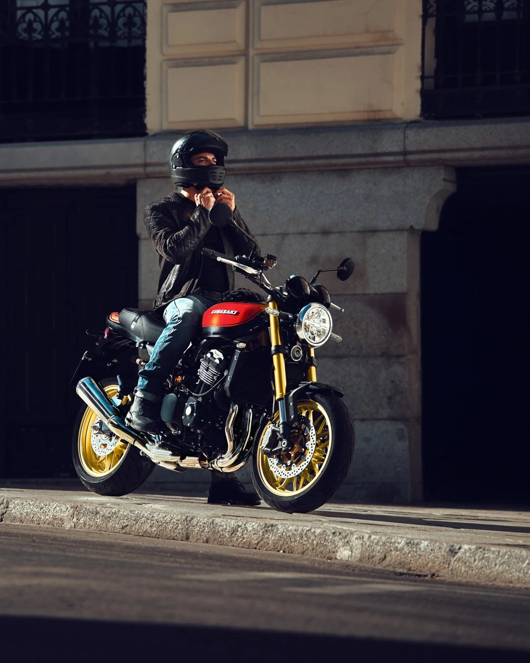 Vorschaubild für Post - Der Weg zur Arbeit, der spontane Abstecher nach Feierabend oder die große Wochenendtour – die Kawasaki Z900RS SE passt einfach immer. 🏍️✨

Mit ihrem ikonischen Retro-Design, hochwertigen Komponenten und moderner Technik zieht sie überall die Blicke auf sich.

Du möchtest die Z900RS selbst mal erleben? Wir helfen dir gerne.

 https://www.bikerzentrum-berentelg.de

#KawasakiDeutschland #Kawasaki #LetTheGoodTimesRoll #Z900RS #ModernClassic