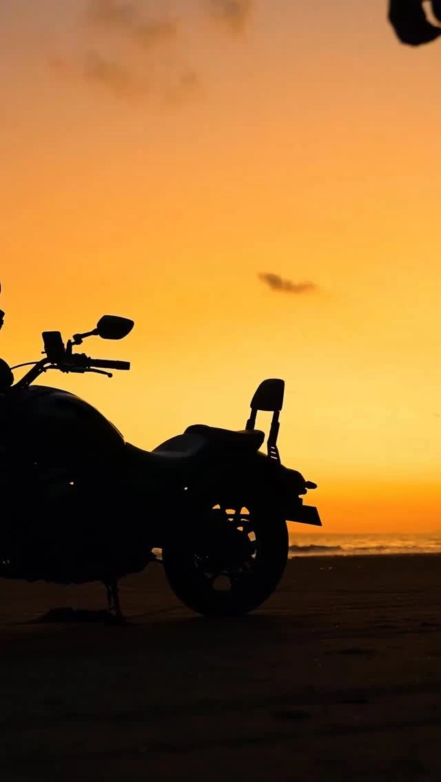 Vorschaubild für Post - Nicht nur ein Motorrad. Ein Gefühl. 🏍️🖤
Der Moment, wo du aufsitzt, der Motor anspringt und der Alltag einfach verschwindet. Der Wind, die Straße, der Kopf frei.
Unbezahlbar. Bei uns bekommst du den Schlüssel dazu.
Komm vorbei. 🔥