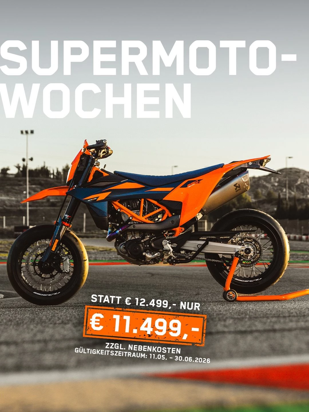 Vorschaubild für Post - 🔥 SUPERMOTO-WOCHEN BEI KTM 🔥

Die KTM 690 SMC R ist nichts für Langweiler.
Leicht. Brutal direkt. Pure Eskalation auf zwei Rädern. 😈🏍️

Und jetzt wird’s richtig interessant:
💥 Statt 12.499 € jetzt nur 11.499 €
➡️ 1.000 € Preisvorteil sichern!

Wer einmal Supermoto gefahren ist, versteht sofort, warum diese Bikes süchtig machen.
Kurven, Wheelies, Adrenalin – die 690 SMC R liefert genau das, was READY TO RACE wirklich bedeutet. 🧡

⚠️ Aber nur für kurze Zeit und solange verfügbar.

📍 Jetzt bei uns im Bikerzentrum BERENTELG in Meppen entdecken.

#KTM #690SMCR #Supermoto #SupermotoWochen #ReadyToRace #BikerzentrumBerentelg #Meppen #KTMDeutschland #Motorrad #BikeLife #WheelieMachine #OrangeBlood