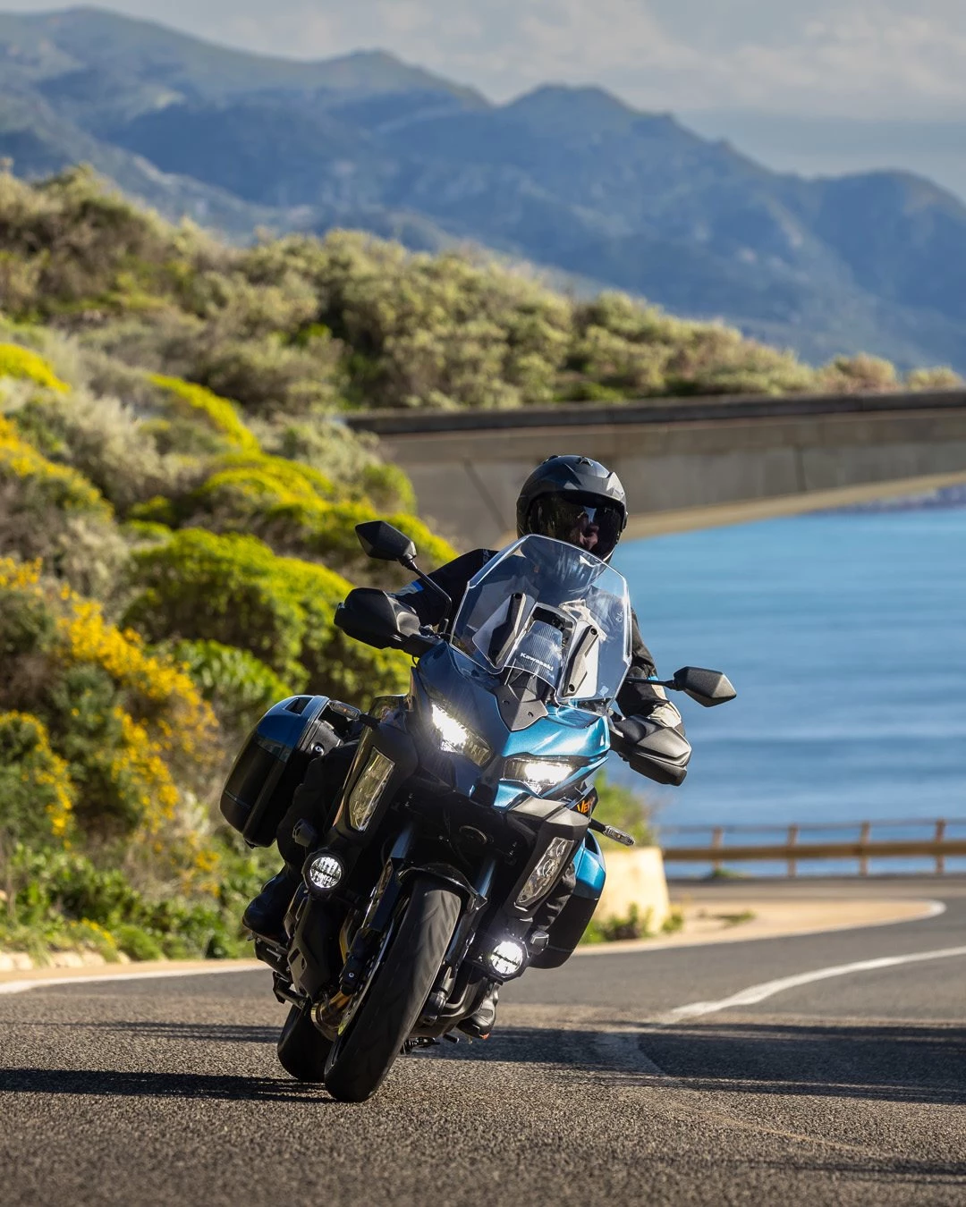 Vorschaubild für Post - Ob Wochenendtour oder große Reise – die Versys 1100 SE ist für beides gemacht. 🏍️💨
Komfort, Kontrolle und Technik auf höchstem Niveau.
Ihr habt Fragen oder wollt mehr Details? Wir sind für euch da! 🤘 

#Kawasaki #LetTheGoodTimesRoll #KawasakiDeutschland #Versys1100SE #Motorradtour