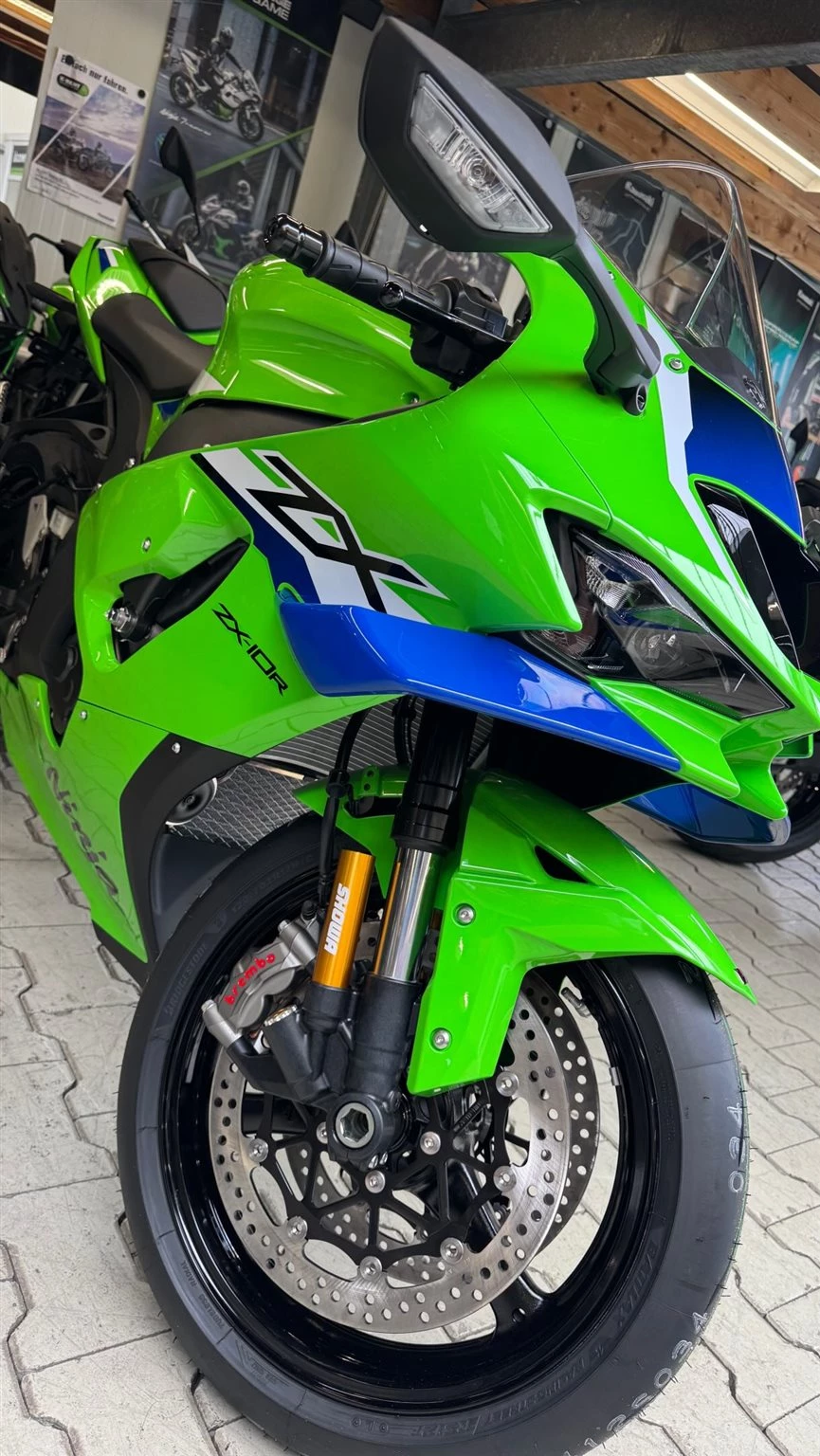Vorschaubild für Post - 🏁 Sie ist da! Die neue Kawasaki Ninja ZX-10R Modelljahr 2026. 🏁

Pure Rennsport-DNA für die Straße: Die neue ZX-10R begeistert mit kompromissloser Performance, modernster Elektronik und dem aggressiven Ninja-Design, das schon im Stand für Gänsehaut sorgt. 💚🔥

Ob auf der Landstraße, der Rennstrecke oder beim Blick in die Garage – die ZX-10R setzt Maßstäbe in der Superbike-Klasse.

📍 Ab sofort bei uns eingetroffen
👀 Jetzt live bei uns im Showroom erleben
📞 Beratung & Angebote direkt bei unserem Verkaufsteam

Wer würde mit der neuen ZX-10R sofort eine Runde drehen? 👇

#Kawasaki #NinjaZX10R #ZX10R #KawasakiDeutschland #Superbike Ninja BikerzentrumBerentelg Meppen Motorradliebe RideGreen ModelYear2026 💚🏍️