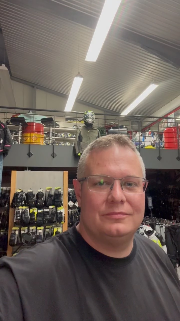 Vorschaubild für Post - Wir suchen Verstärkung in Meppen! 🏍️🔥

Du hast Lust auf Motorräder, starke Marken und ein Team, das zusammenhält? Dann werde Teil vom Bikerzentrum BERENTELG.

Aktuell suchen wir:

🔧 KFZ-Mechatroniker Motorradtechnik (m/w/d)
📋 Kaufmännischer Allrounder (m/w/d)
📱 Social Media Creator (m/w/d)

Ob Werkstatt, Büro oder Content – bei uns wartet ein abwechslungsreicher Job mitten in der Motorradwelt auf dich.

📍 Meppen
✅ Bewerbung in wenigen Minuten
✅ Kein langes Anschreiben nötig

Jetzt bewerben:
https://www.berentelg.online/job2026/

#bikerzentrumberentelg #meppen #emsland #jobsmeppen #stellenanzeige motorradjob motorradliebe kfzmechatroniker zweiradmechatroniker socialmediajob kaufmännischerallrounder karriere motorradtechnik