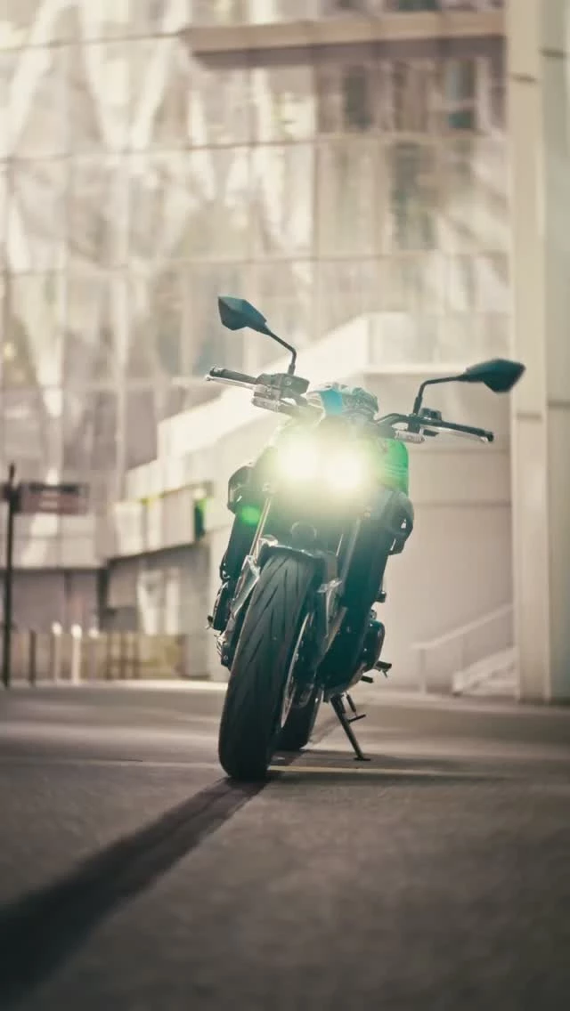 Vorschaubild für Post - Pure Leidenschaft auf zwei Rädern. 💚

Die Z900 begeistert mit ihrem markanten Sugomi-Design, ihrem kraftvollen Vierzylinder-Motor und einem Fahrerlebnis, das jede Ausfahrt besonders macht.
Kein Schnickschnack. Kein Kompromiss. Einfach Motorradfahren.

Du möchtest die Z900 selbst erleben? 
Dann besuche uns vor Ort.

#Kawasaki #LetTheGoodTimesRoll #KawasakiDeutschland #Z900 #Sugomi