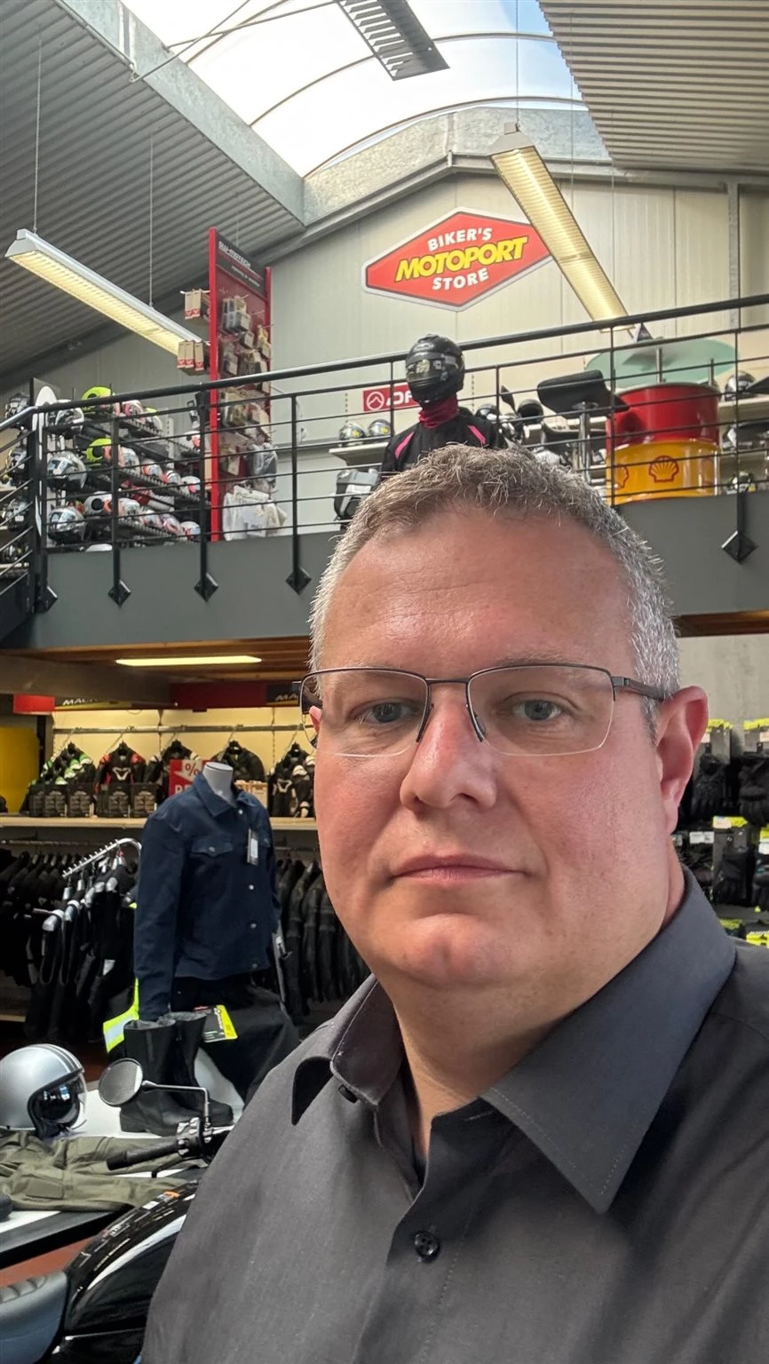 Vorschaubild für Post - 🌤️ Endlich wieder angenehme Temperaturen! Perfekt für eine Runde auf dem Motorrad. 🏍️

Wir haben morgen von 9:00 bis 13:00 Uhr für euch geöffnet.

Ob Werkstatttermin, eine neue Sommerausrüstung in unserem über 750 m² großen Bekleidungsshop oder ein Besuch in unserem Showroom mit über 300 Motorrädern – unser Team ist für euch da.

Kommt vorbei, wir freuen uns auf euren Besuch! 👋

#BikerzentrumBerentelg #Motorrad #Meppen #Yamaha #Kawasaki