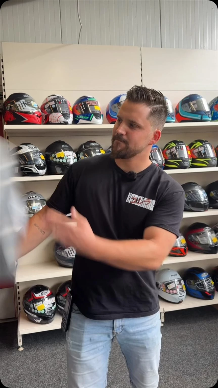 Vorschaubild für Post - 📦❌ Nur ein Helm? Nicht bei uns!

Wir haben nicht nur den einen Helm – bei uns findet ihr eine riesige Auswahl an Helmen für jeden Fahrstil und jeden Kopf. 🏍️🪖

Kommt einfach im Bikerzentrum Berentelg vorbei und lasst euch persönlich beraten. Gemeinsam finden wir den Helm, der perfekt zu euch passt. 👌

#BikerzentrumBerentelg #Motorradhelm #RideSafe #Motorrad