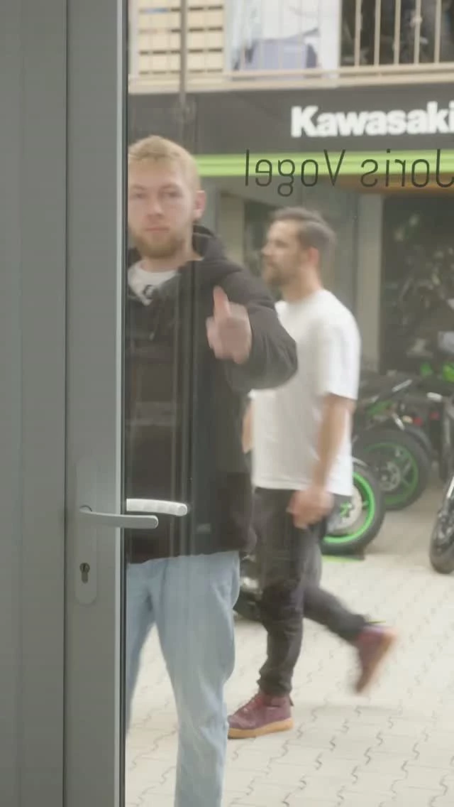 Vorschaubild für Post - Ups.. Er wollte nur wissen, was wir dahaben. Drei Stunden später schläft er Seelenruhig. 😴 Aber wo sollen wir aufhören bei der Frage – wir haben halt einfach alles. 🏍️😂

#bikerzentrumberentelg #motorradverkauf #biker #fyi #oberimmernochschläft