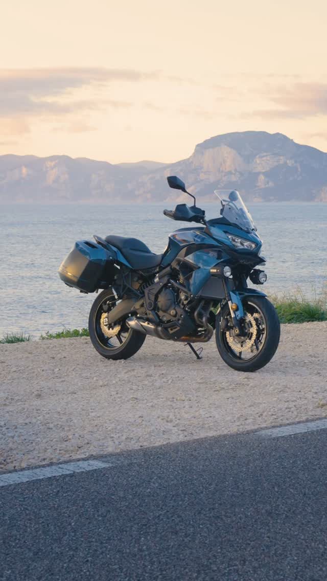 Vorschaubild für Post - Kurvige Landstraßen, neue Ziele und noch ein paar Kilometer mehr als ursprünglich geplant: Genau dafür ist die Kawasaki Versys 650 gemacht. 🏍️
Mit ihrer vielseitigen Auslegung fühlt sie sich auf der täglichen Strecke ebenso wohl wie auf der nächsten ausgedehnten Tour.
Wohin würdet ihr mit der Versys 650 als Erstes aufbrechen?

#Kawasaki #Versys650 #Touring #Motorradreise #LetTheGoodTimesRoll