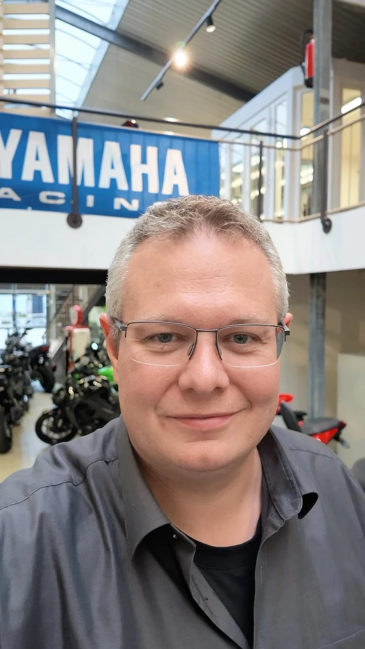 Vorschaubild für Post - Das „beste Motorrad“ gibt es nicht. 🏍️

Zu groß. Zu klein. Zu wenig Leistung. Zu viel Leistung. Die falsche Marke. Der falsche Motor…

Irgendjemand hat immer eine Meinung. 😏

Am Ende gibt es aber nur eine Person, der dein Motorrad gefallen muss: dir selbst.

Deshalb anschauen, draufsetzen, ausprobieren – und nicht nur danach kaufen, was andere im Internet für das beste Motorrad halten.

Und jetzt will ich genau diese Diskussion: 👇

Welches Motorrad macht euch aktuell am meisten Spaß – völlig egal, was andere davon halten?

Marke + Modell in die Kommentare. 🔥

#Motorrad #Motorradfahrer #Traumbike #BikerLife #BikerzentrumBerentelg