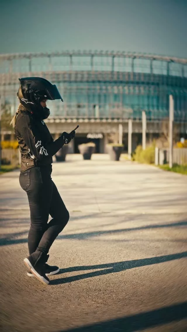 Vorschaubild für Post - Leicht, agil und bereit für jede Kurve. 😄

Die Kawasaki Z500 SE kombiniert ein handliches Chassis mit einer komfortablen Sitzposition und macht damit jede Fahrt zum Vergnügen. Ob im Alltag oder auf deiner Lieblingsstrecke, sie ist bereit für deine nächsten Kilometer.

Neugierig geworden? Was gefällt dir an der Ninja 650 besonders?

#KawasakiDeutschland #Kawasaki #Z500SE #NakedBike #LetTheGoodTimesRoll