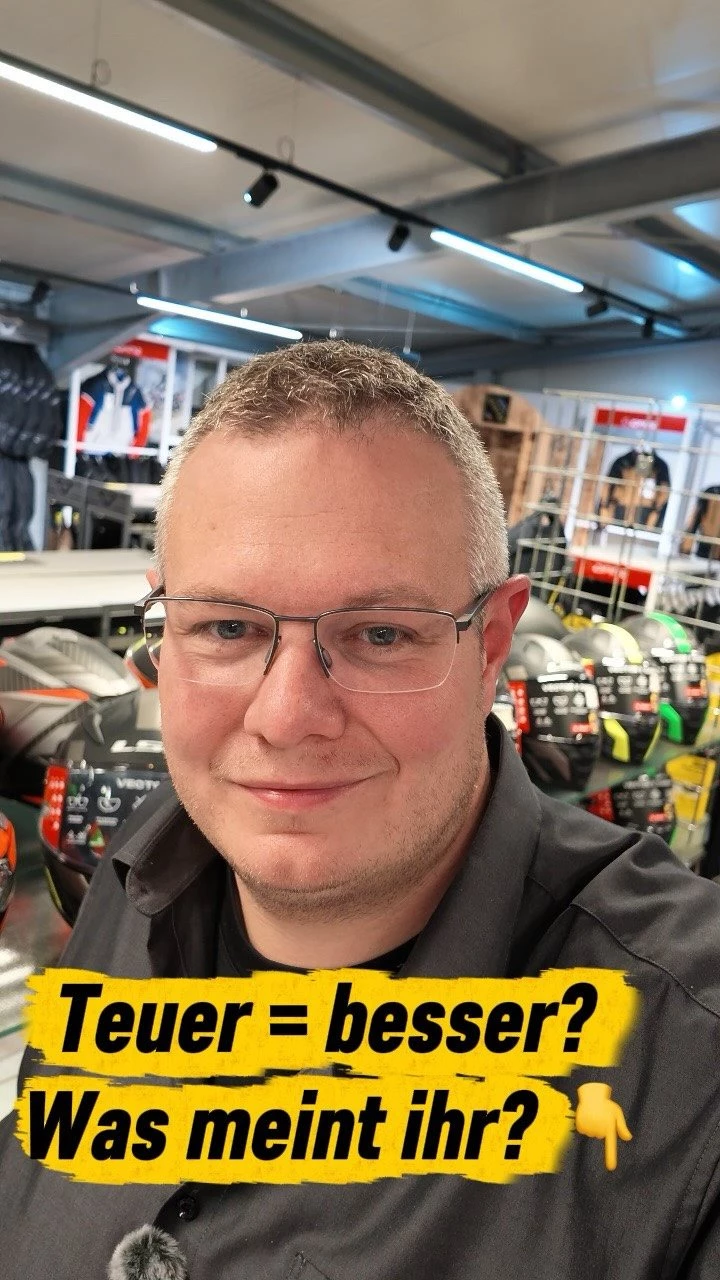 Vorschaubild für Post - Teurer Helm = besserer Helm? 🤔

So einfach ist es nicht.

Du kannst dir den teuersten Helm im Regal aussuchen – wenn er nicht zu deiner Kopfform passt und nicht richtig sitzt, ist es schlicht nicht der richtige Helm für dich.

Deshalb geht es bei einer guten Helberatung nicht nur um Marke, Design oder Preis. Entscheidend ist, welcher Helm wirklich zu DIR passt.

Und jetzt interessiert mich eure Erfahrung:

👇 Welche Helmmarke passt euch persönlich am besten?

Shoei, HJC, LS2 oder eine ganz andere? Marke und Modell gerne in die Kommentare. 👇

#Motorradhelm #Motorrad #Shoei #HJC #BikerzentrumBerentelg