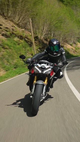 Vorschaubild für Post - Die sportlichste Street Triple aller Zeiten. 🔥
Sichere dir jetzt beim Kauf einer neuen Street Triple 765 RX eine Wechselprämie in Höhe von 1.000 €!*
⁣
🏍️: @llenamar

*Angebotsdetails siehe Webseite, gültig bis 30.09.2026
#triumph #triumphmotorcycles #streettriple765rx