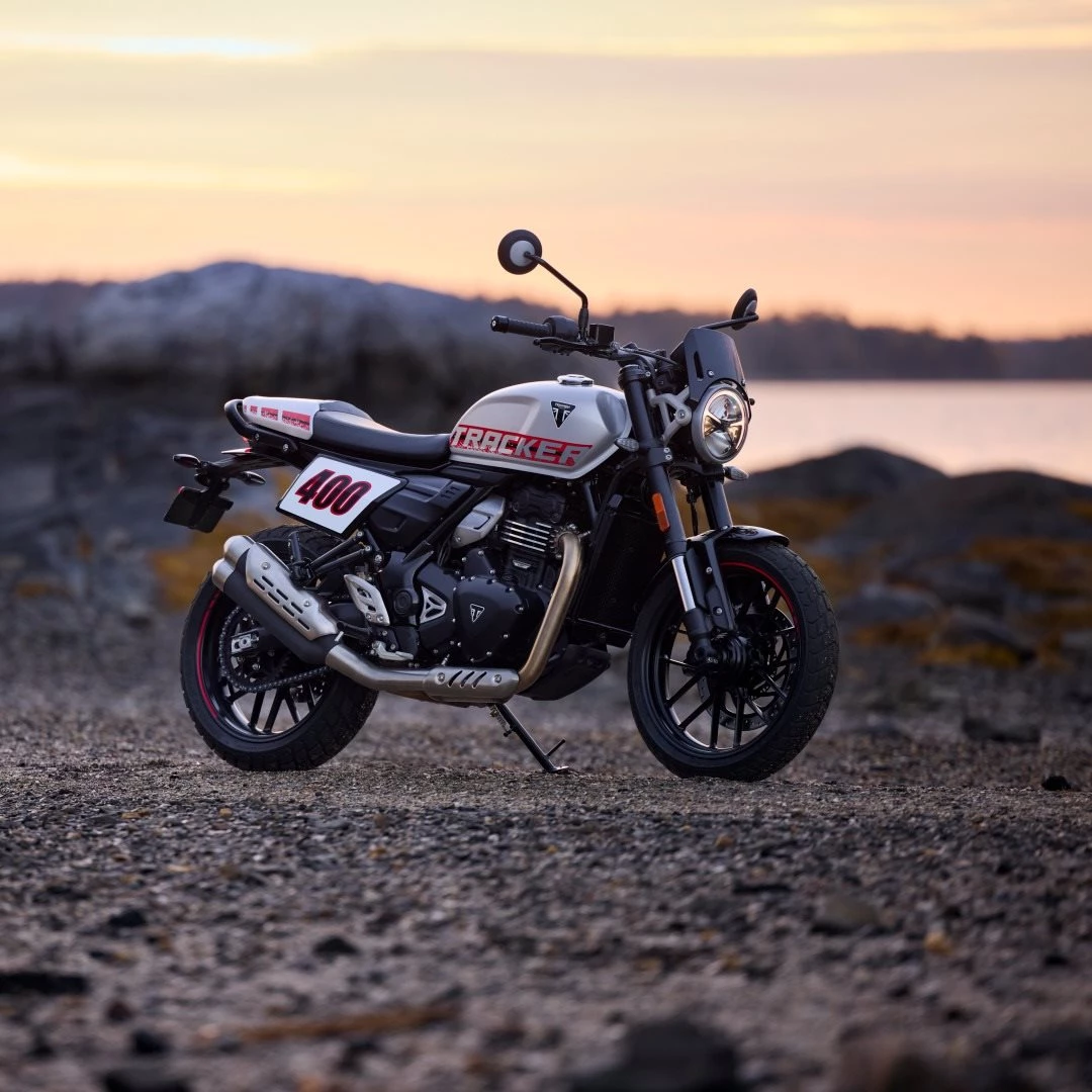 Vorschaubild für Post - Flat-Track-Style bei Triumph! 💪
Ein weiteres Highlight 2026 ist die neue 400 Tracker, mit dem 42 PS starken Motor der TR-Serie zeigt sie ganz klar, dass starke Performance Teil ihrer DNA ist.

Ein agiles Bike mit besonderem Style!

Ab sofort bei uns vorbestellbar!
🔗 Triumph Kärnten: 
https://www.triumph-kaernten.at/de

🔗 Triumph Süd Steiermark:
https://www.triumph-steiermark.at/de

 #triumphmotorcycles #fortheride #triumphkärnten #triumphsüdsteiermark #flattrack #flattrackracer