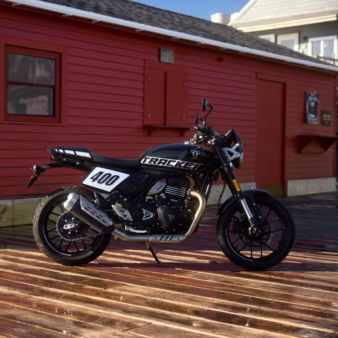 Vorschaubild für Post - Flat-Track-Style bei Triumph! 💪
Ein weiteres Highlight 2026 ist die neue 400 Tracker, mit dem 42 PS starken Motor der TR-Serie zeigt sie ganz klar, dass starke Performance Teil ihrer DNA ist.

Ein agiles Bike mit besonderen Style!

Ab sofort bei uns vorbestellbar!
🔗 Triumph Süd Steiermark:
https://www.triumph-steiermark.at/de

🔗 Triumph Kärnten: 
https://www.triumph-kaernten.at/de

 #triumphmotorcycles #fortheride #triumphkärnten #triumphsüdsteiermark #flattrack #flattrackracer #motorradklinik