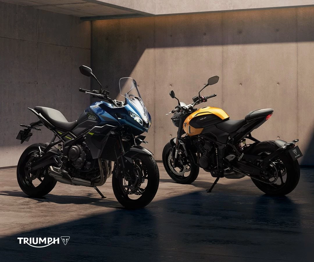 Vorschaubild für Post - Mehr Performance und markanterer Style für 2026!
Umfassende Updates für 2026 bei TRIUMPH Trident 660 u. Tiger Sport 660

Beide neuen Bikes bestechen durch ihren leistungsstärkeren 660-ccm-Dreizylindermotor, der beeindruckende 95 PS und 68 Nm Drehmoment liefert. Damit wird die Trident 660 zum Spitzenmodell in der Roadster-Mittelklasse und die Tiger Sport 660 wird nun auch für jene Fahrer noch attraktiver, die eine große Tour planen.

Die Neuerunge beschränken sich aber nicht nur auf den Motor und wäre hier an dieser Stelle zu unfangreich aufzuzählen!

Die neuen Tiger Sport 660 u. Trident 660 sind ab sofort bei uns vorbestellbar!
Komm gerne vorbei und wir beraten dich ausführlich.
Welche ist dein Favorit?

🔗 Triumph Kärnten:
https://www.triumph-kaernten.at/de
🔗 Triumph Steiermark: 
https://www.triumph-steiermark.at/de

#triumph #tigersport660 #trident660 #fortheride #triumphmotorcycles