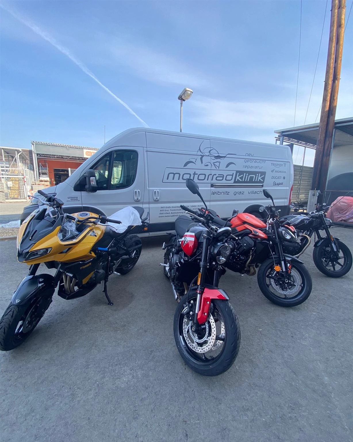 Vorschaubild für Post - 🏍️🌸 Kribbelt es schon in eurer Gashand?

Bei uns auf jeden Fall! Die Vorbereitungen für eine großartige Saison laufen bereits auf Hochtouren.

🚚 Täglich rollen nun LKWs mit neuen Lieferungen bei uns an und bringen jede Menge Frühlingsgefühle mit sich. Neue Bikes, frische Ware und viele Highlights warten schon darauf, von euch entdeckt zu werden!

🏍️ Wir freuen uns auf deinen Besuch!
#fortheride #triumphmotorcycles #ɴᴇᴡsᴇᴀsᴏɴ #triumphsüdsteiermark