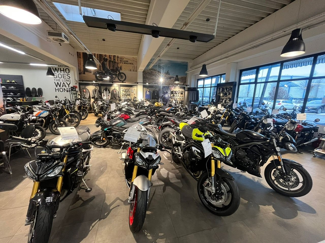 Vorschaubild für Post - 🏍️✨Bei bester Stimmung, vielen spannenden Gesprächen und einer tollen Atmosphäre durften wir Euch die Triumph Modelle 2026 präsentieren. 
Besonders gefreut hat uns die Begeisterung unserer Besucher – vielen Dank für euren Besuch und euer Interesse!

Für alle, die es zeitlich nicht geschafft haben: Kein Problem! Die neuen Triumph Modelle stehen natürlich weiterhin bei uns bereit und können jederzeit in Ruhe begutachtet werden.

Wir freuen uns auf euren Besuch! 🙌
🔗 Triumph Kärnten:
https://www.triumph-kaernten.at/de