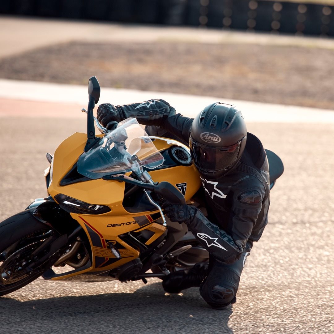 Vorschaubild für Post - Schon bald bei uns erhältlich! Die neue Daytona 660 mit nun einstellbarem Fahrwerk, serienmäßigen Quickshifter sowie neuen Farben schließt das Produktprotfolio von Triumph für 2026 ab!

🔗 Triumph Kärnten:
https://www.triumph-kaernten.at/de

🔗 Triumph Steiermark: 
https://www.triumph-steiermark.at/de