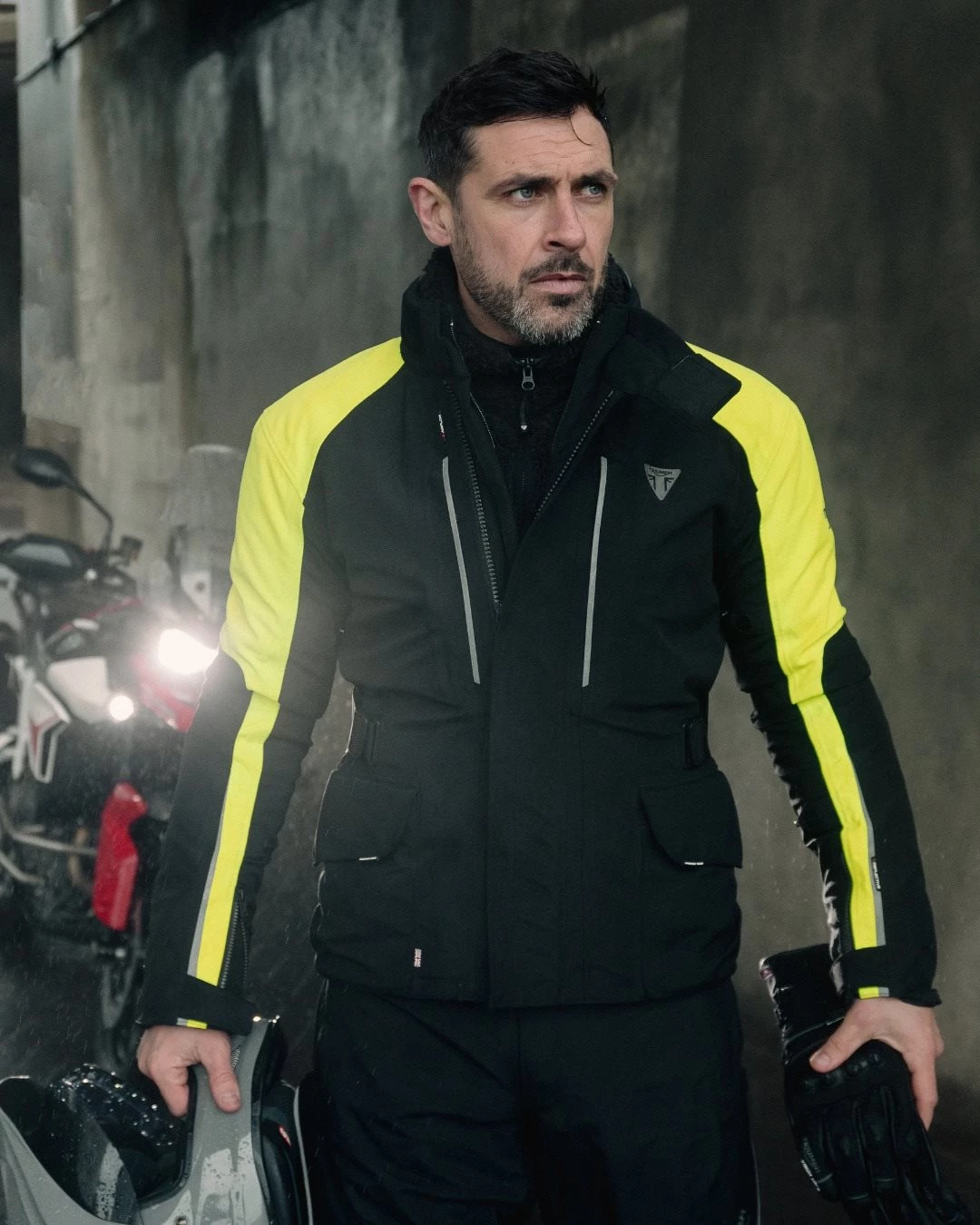 Vorschaubild für Post - Gut erkennbar - auch bei schlechtem Wetter. Unsere reflektierenden Jacken & Westen bringen dich sichtbar durch die dunkle Jahreszeit. 💡

Stöbere in unserem Showroom und lass dich gern von uns beraten!
#triumph #triumphmotorcycles