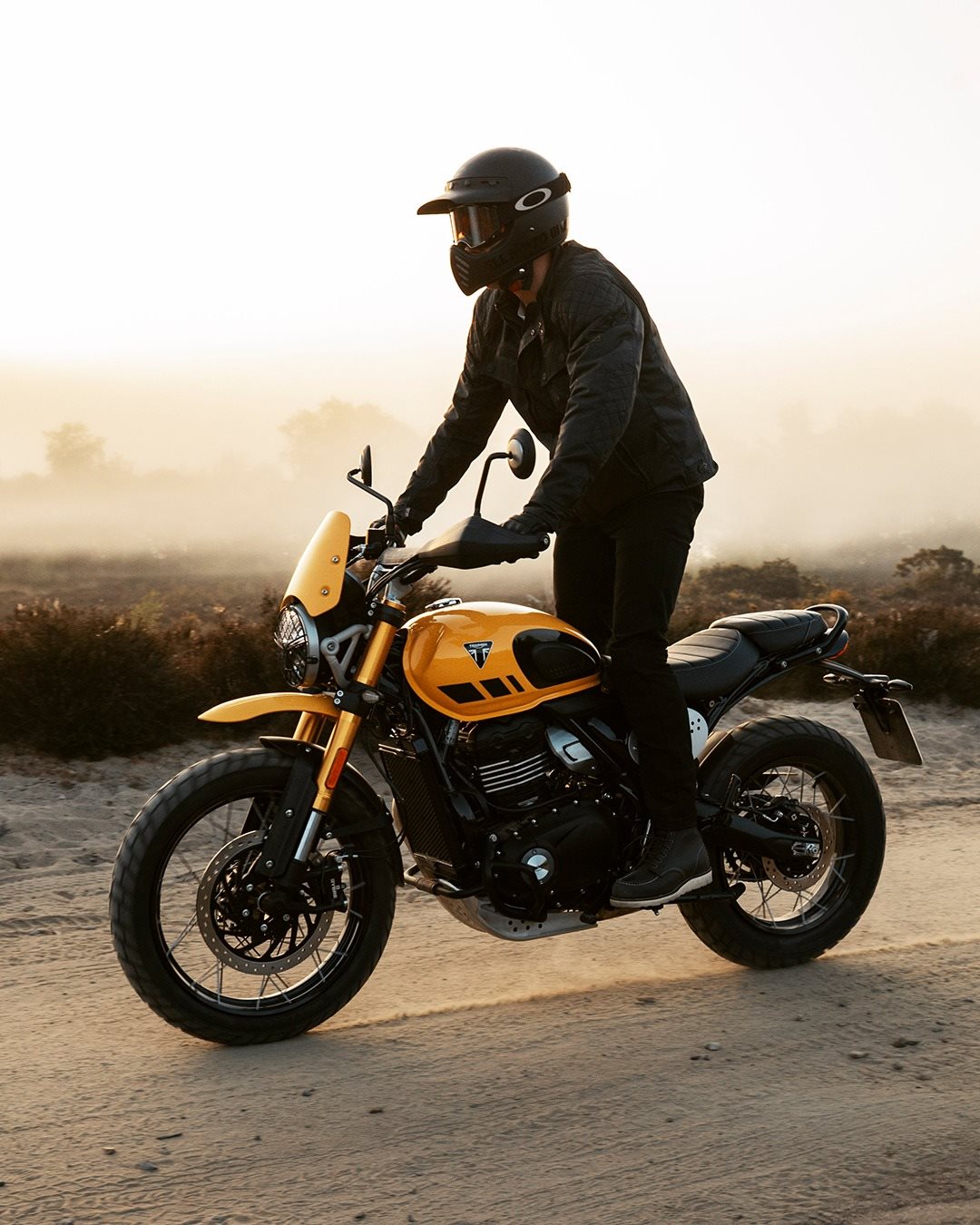 Vorschaubild für Post - JETZT VORBESTELLBAR: Die neue Scrambler 400 XC!
Unsere T-Serie bekommt mit dieser geländetauglichen Variante starken Nachwuchs in drei verschiedenen Farben.
🏍️ Mit 40 PS A2-geeignet
⛰️ Abgehobene Vorderradabdeckung, Schutzgitter, Spoiler-Scheibe
🛞 NEU: Schlauchlose Kreuzspeichenräder
#triumph #fortheride #motorcycle #bikelife #scrambler400xc
