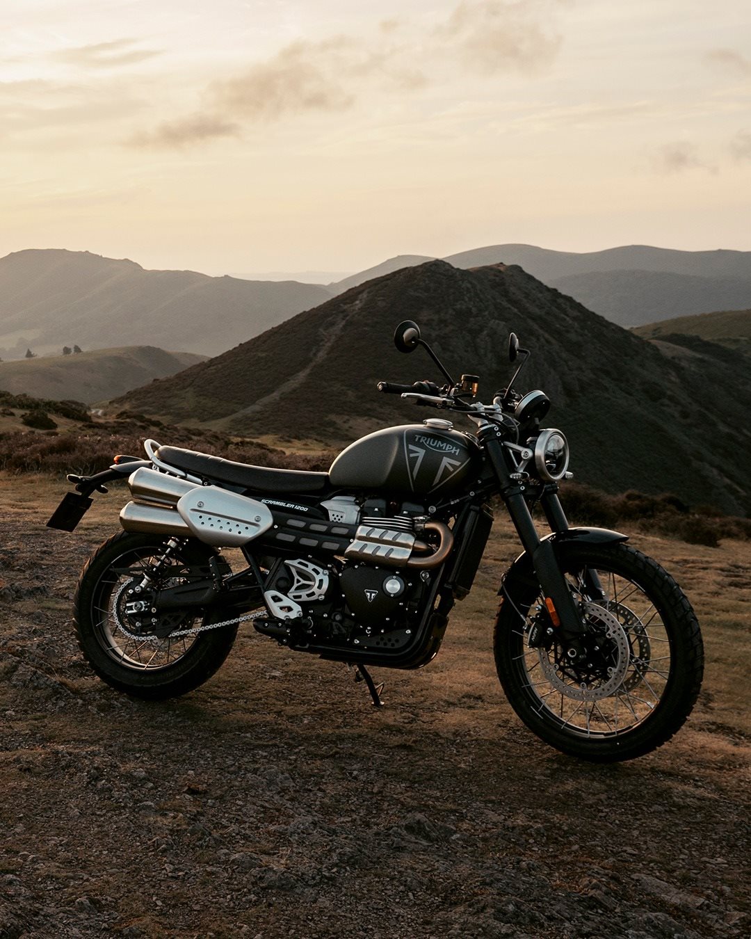 Vorschaubild für Post - Die Scrambler 1200 X gibt's ab sofort in einer neuen Farbvariante: Matt Khaki Green!

💪 Starker 1.200cm³ Bonneville-Zweizylinder
⬇️ Niedrige Sitzhöhe von 820mm
🖤 Klassischer Look mit Custom-Optionen

Jetzt bei uns bestellbar!
#triumph #fortheride #motorcycle #scrambler1200x